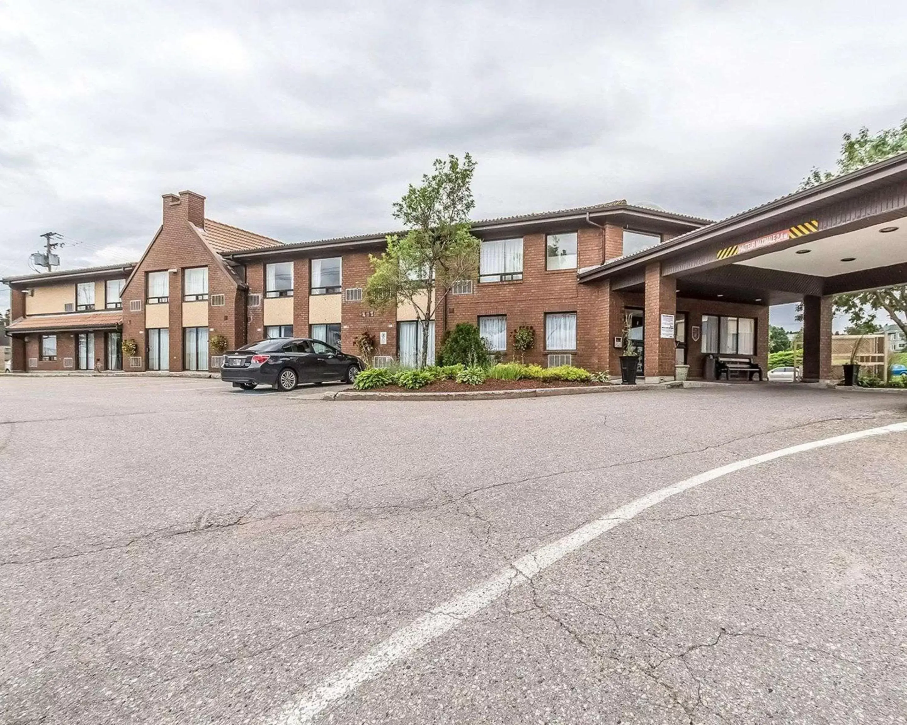 Property Building in Comfort Inn Chicoutimi