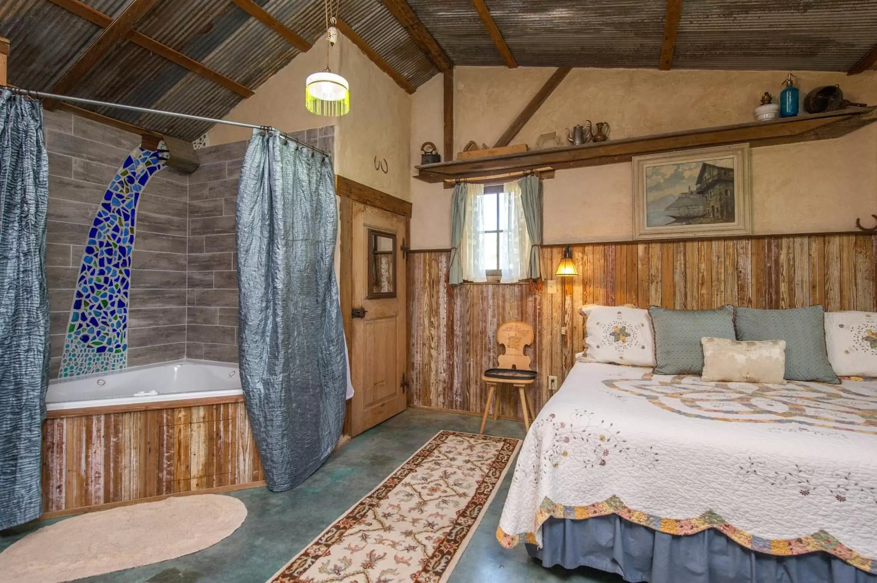 Bathroom, Bed in Barons CreekSide Resort