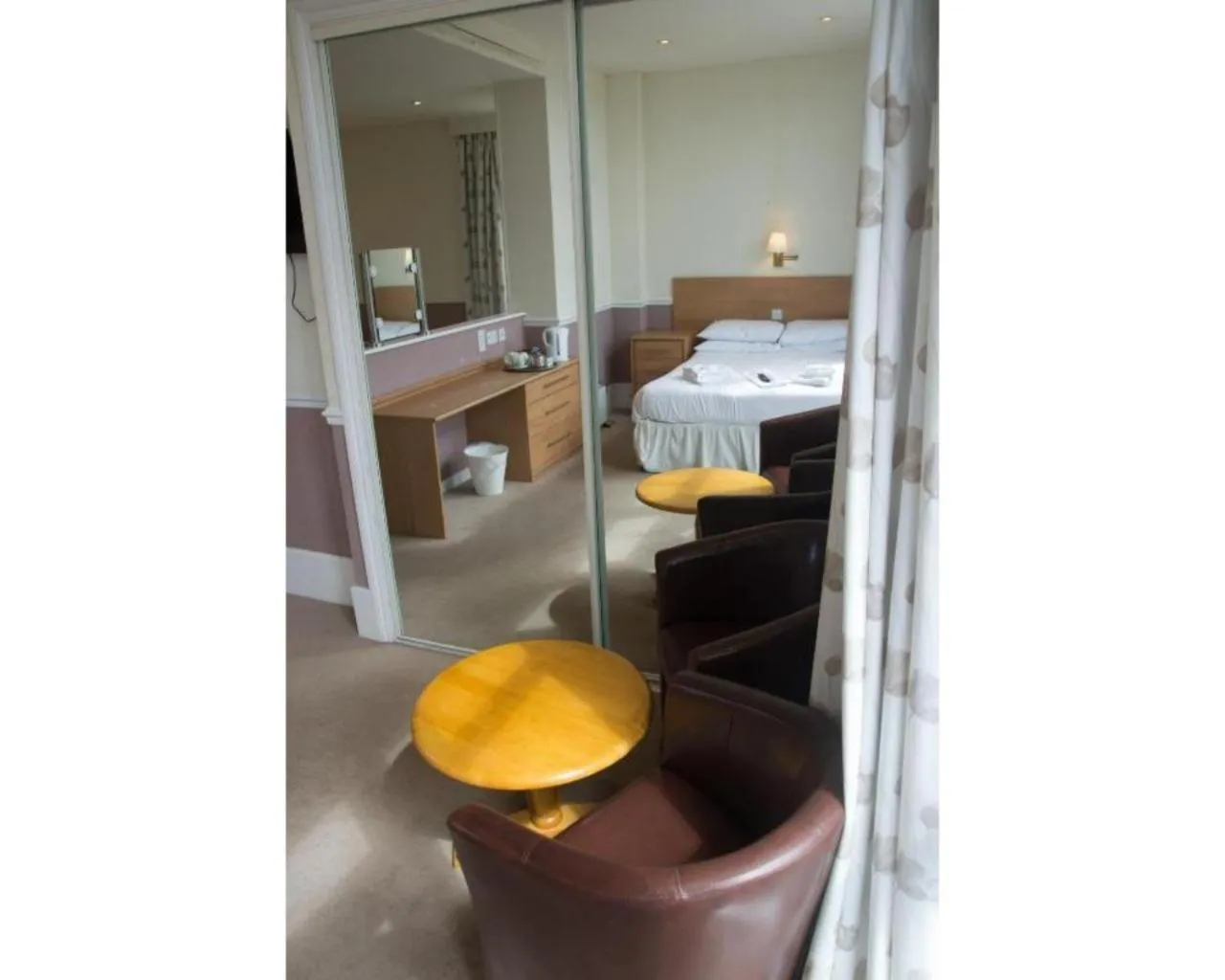 Bedroom in Richmond Hotel