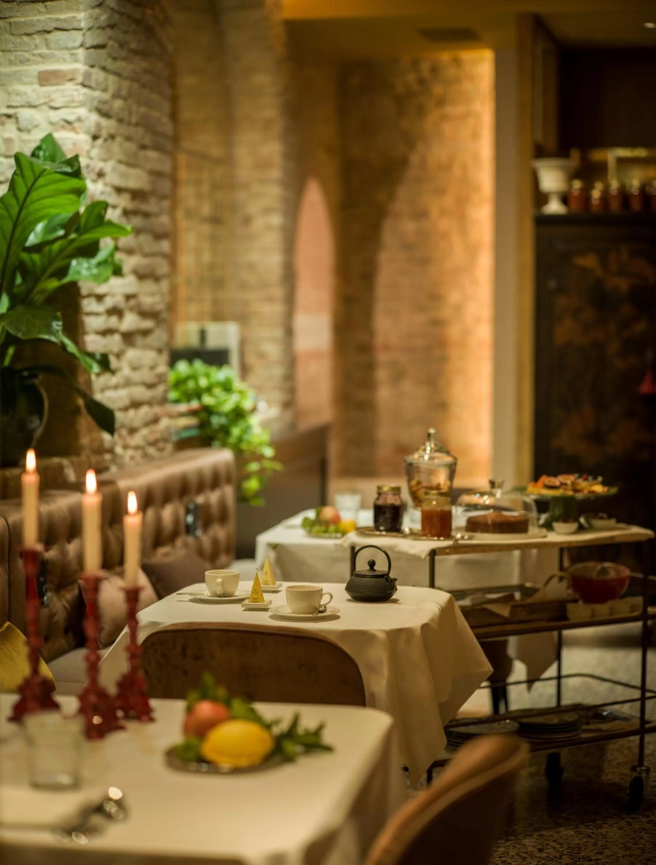 Breakfast in Madama Garden Retreat