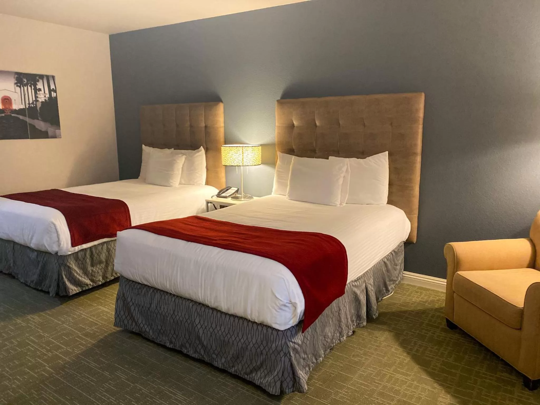 Bed in Redac Gateway Hotel Torrance