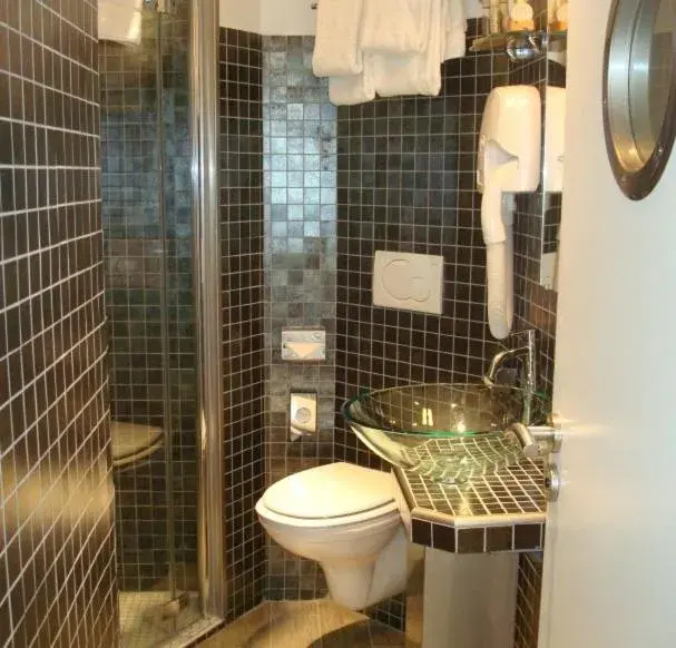 Toilet, Bathroom in Hotel SPA Plage St Jean