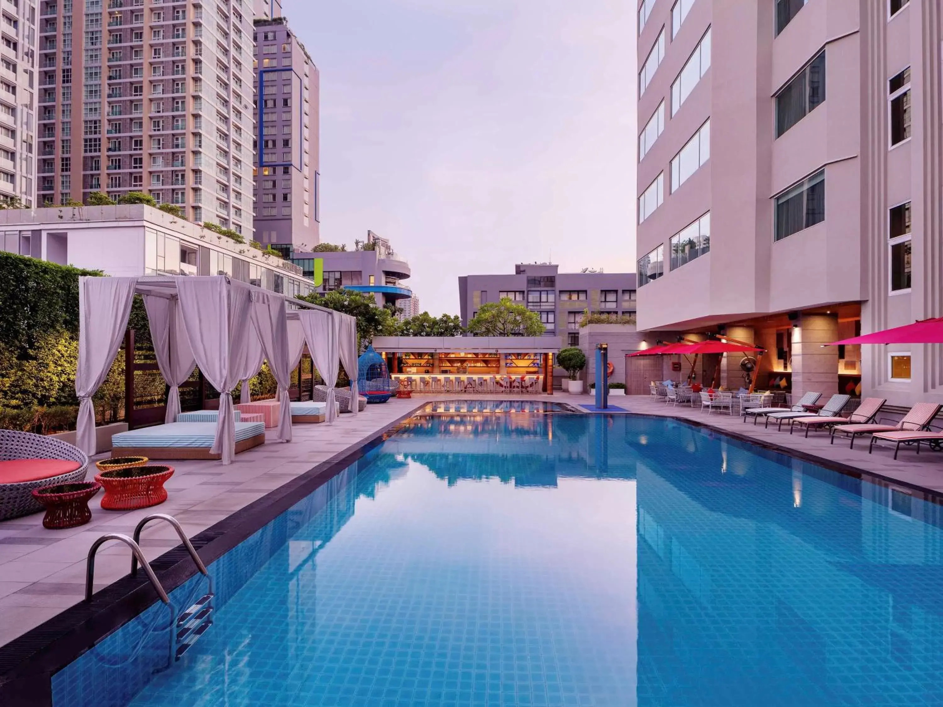 Sports, Swimming Pool in Mercure Bangkok Sukhumvit 11