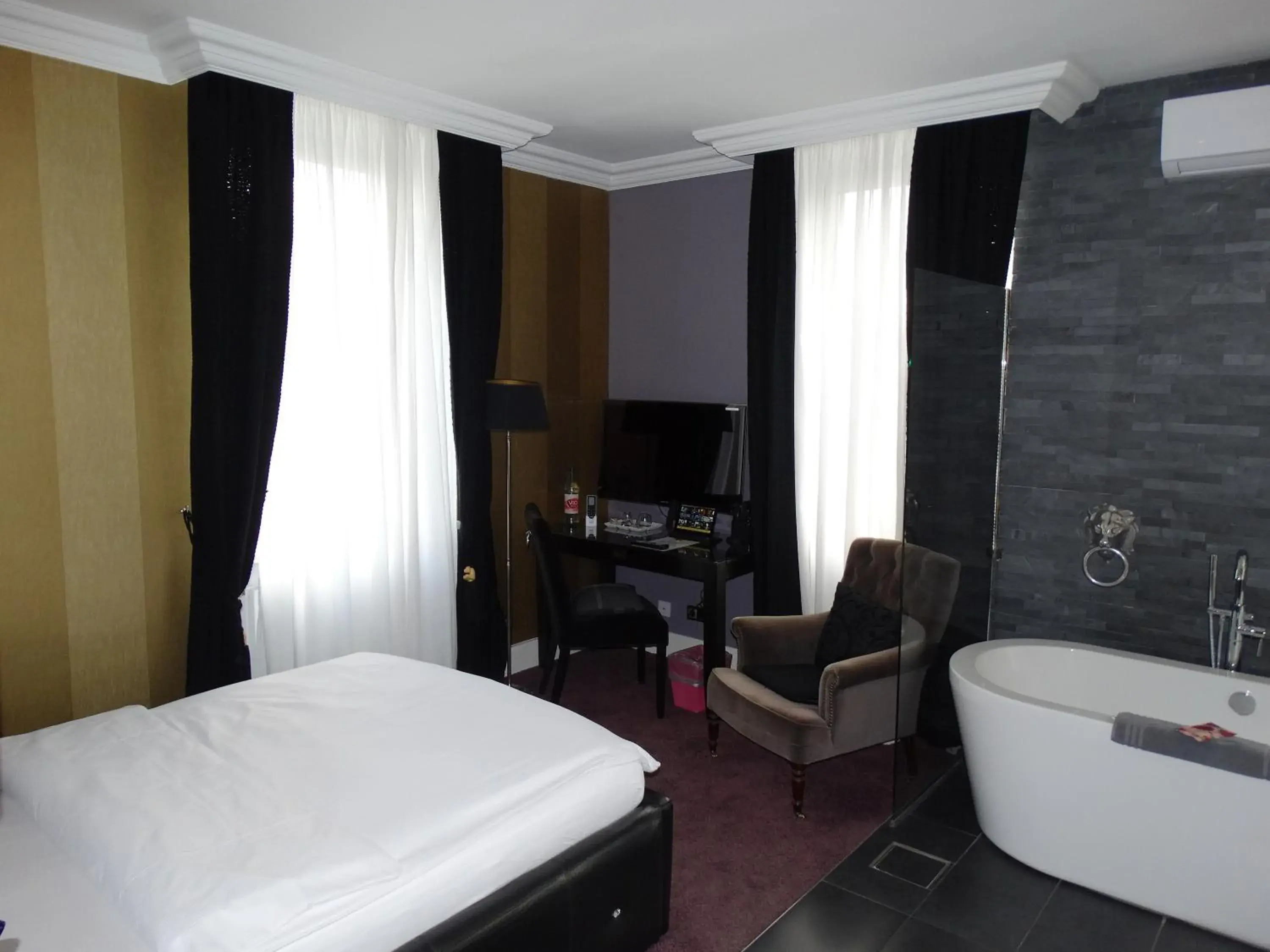 TV and multimedia in Boutique-Hotel GEORGES