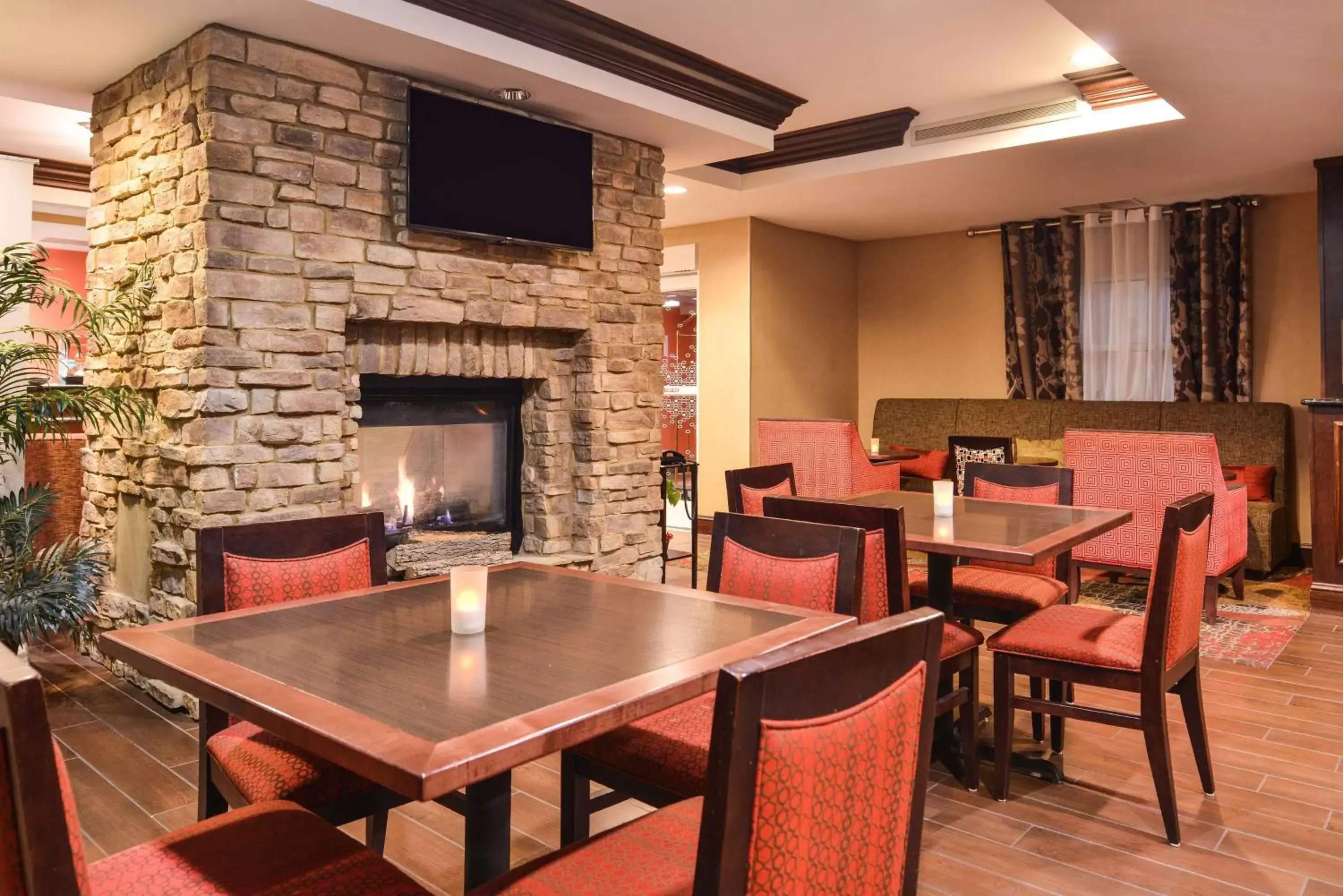 Lobby or reception, Restaurant/Places to Eat in Hampton Inn Statesville