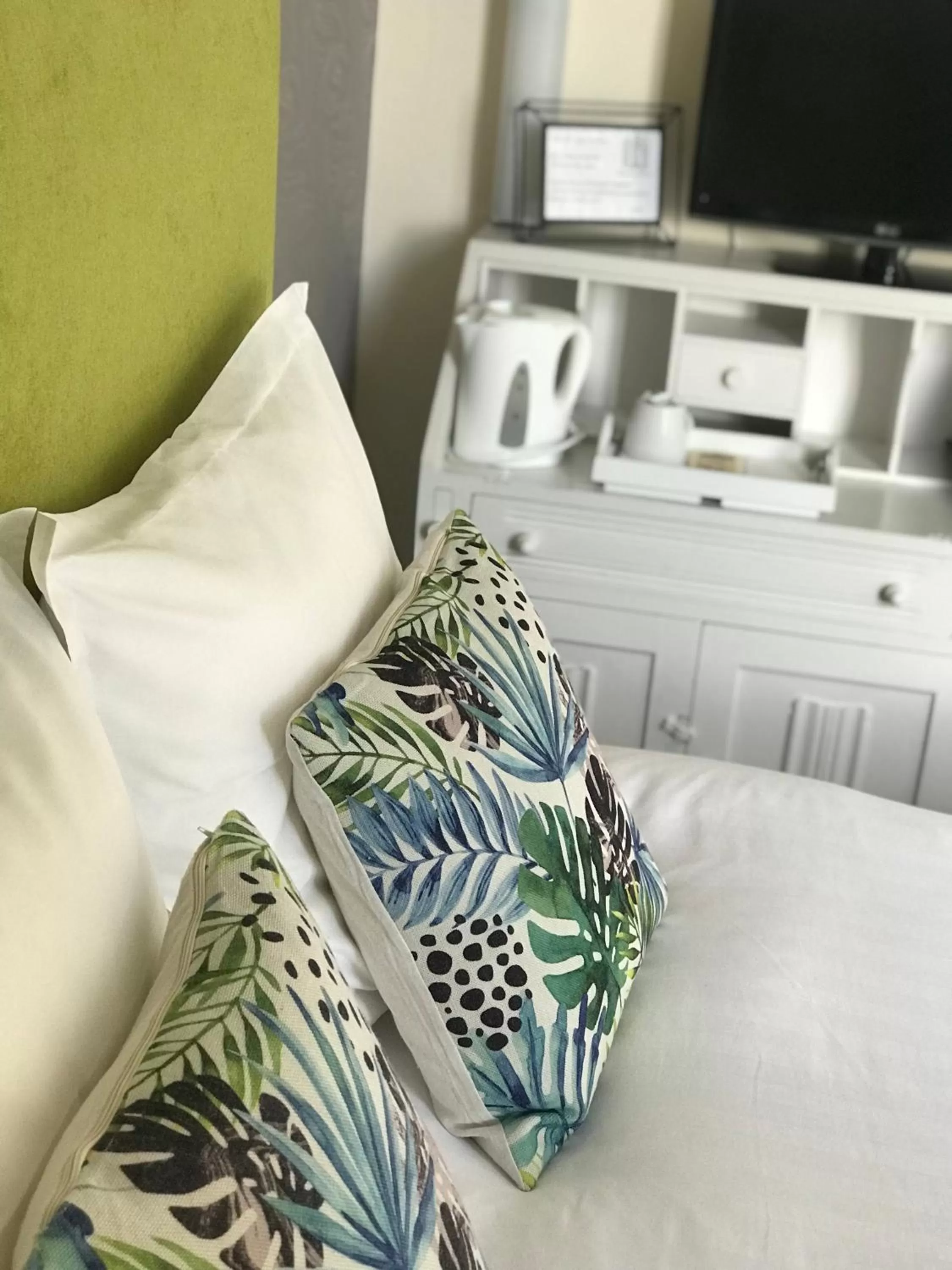 Bedroom, Bed in La Maison de Louisette