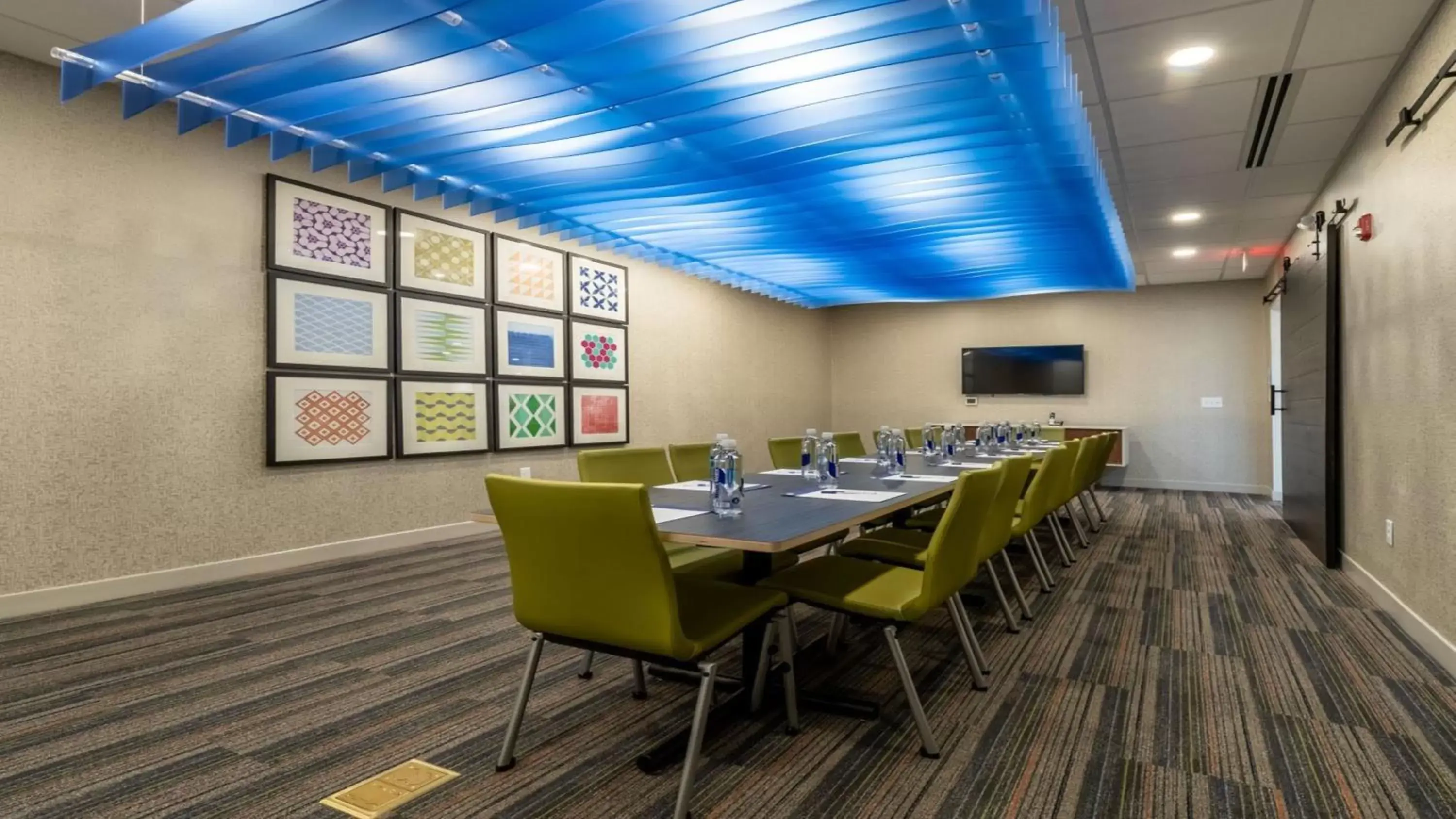 Meeting/conference room in Holiday Inn Express & Suites - Marion, an IHG Hotel