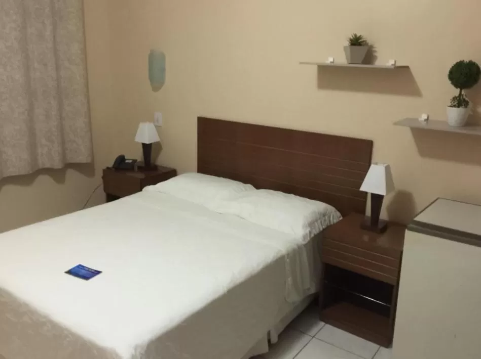 Photo of the whole room, Bed in Fares Turis Hotel