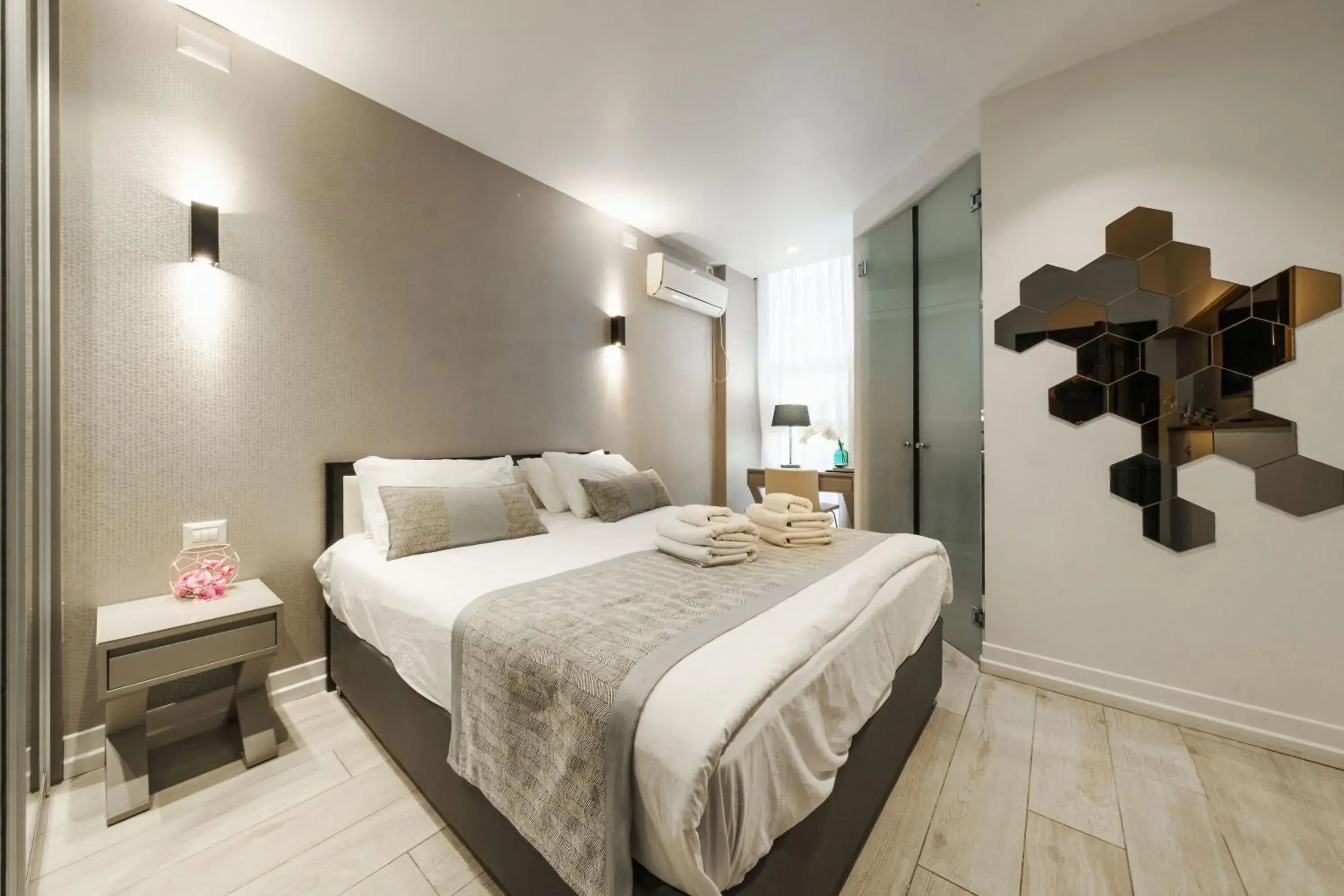 Bedroom, Bed in Kikar Boutique Hotel