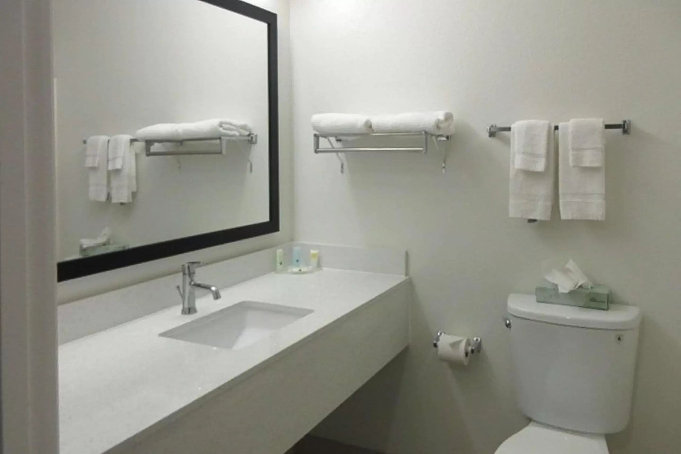Bathroom in Quality Inn & Suites Fresno Northwest