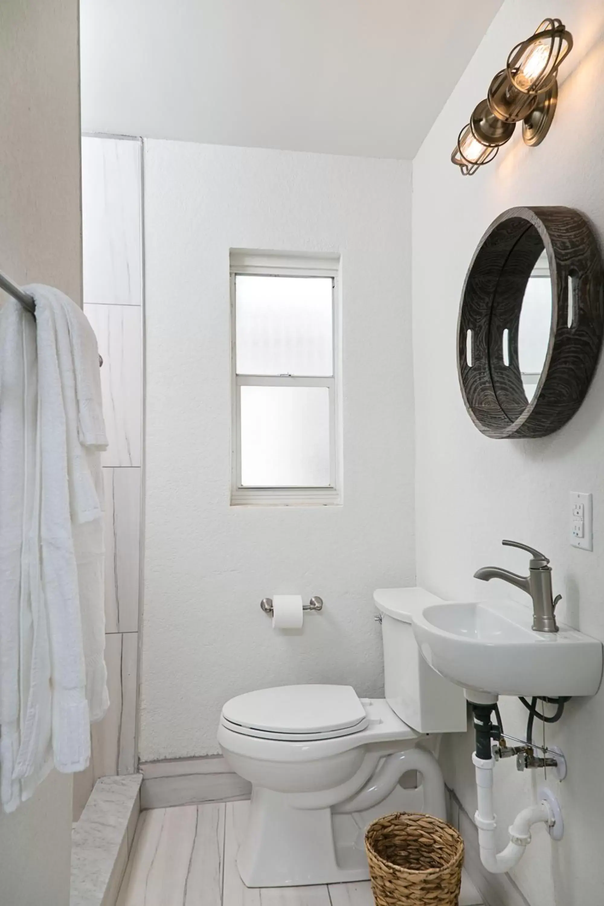 Toilet, Bathroom in Hotel Cabana Clearwater Beach