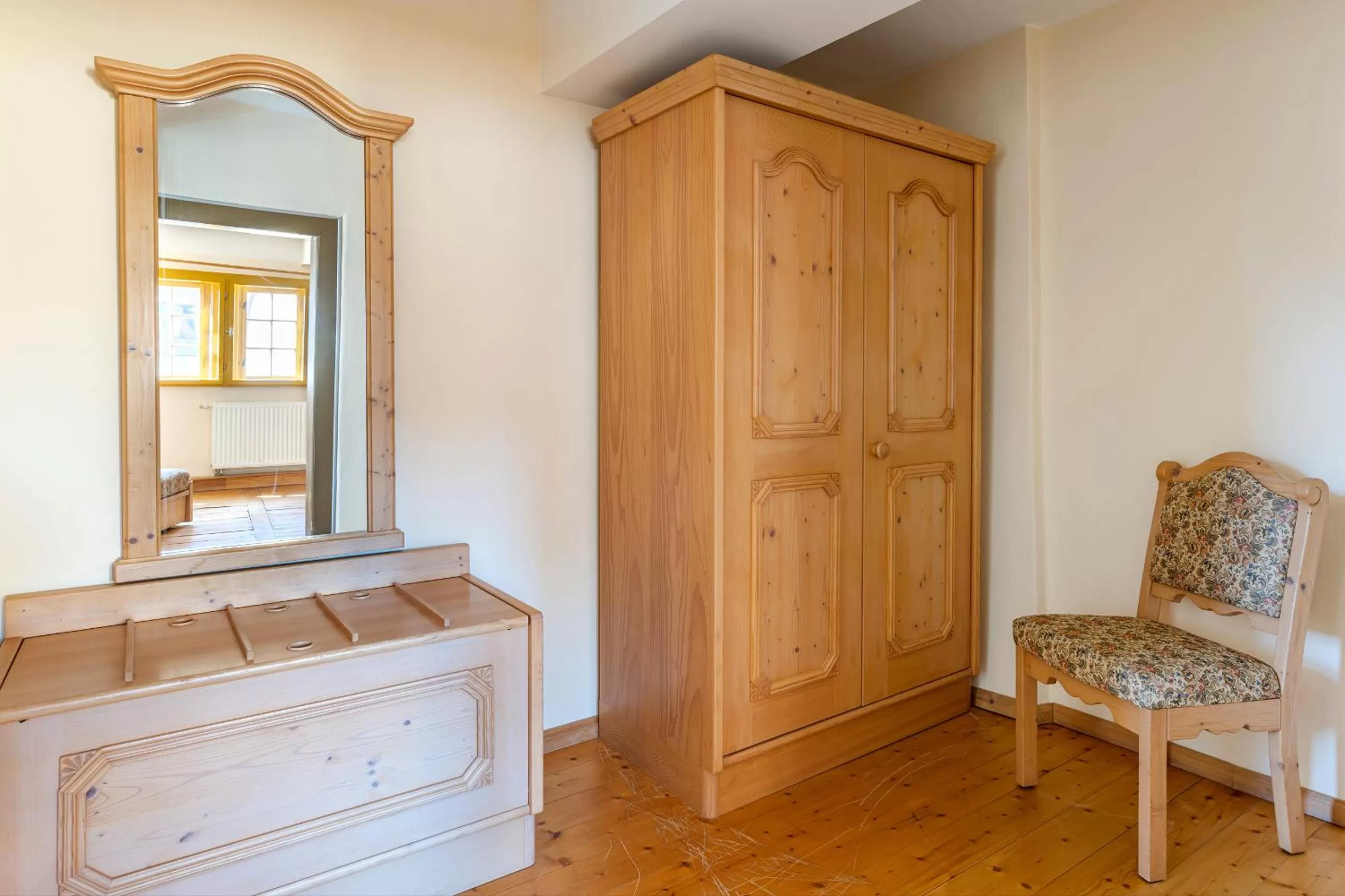 wardrobe in Watzdorfer Geleitschenke und Herberge