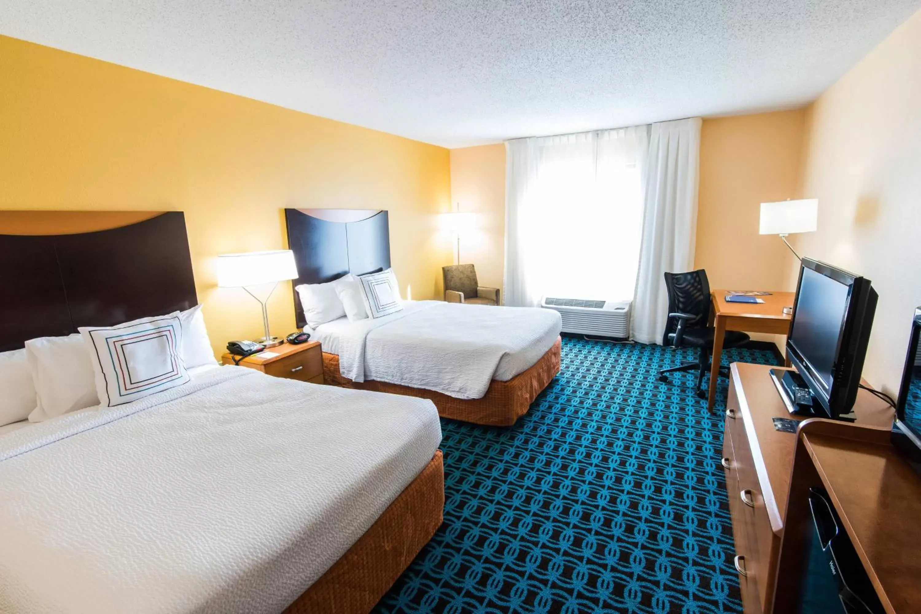 Photo of the whole room, Bed in Fairfield by Marriott Chesapeake