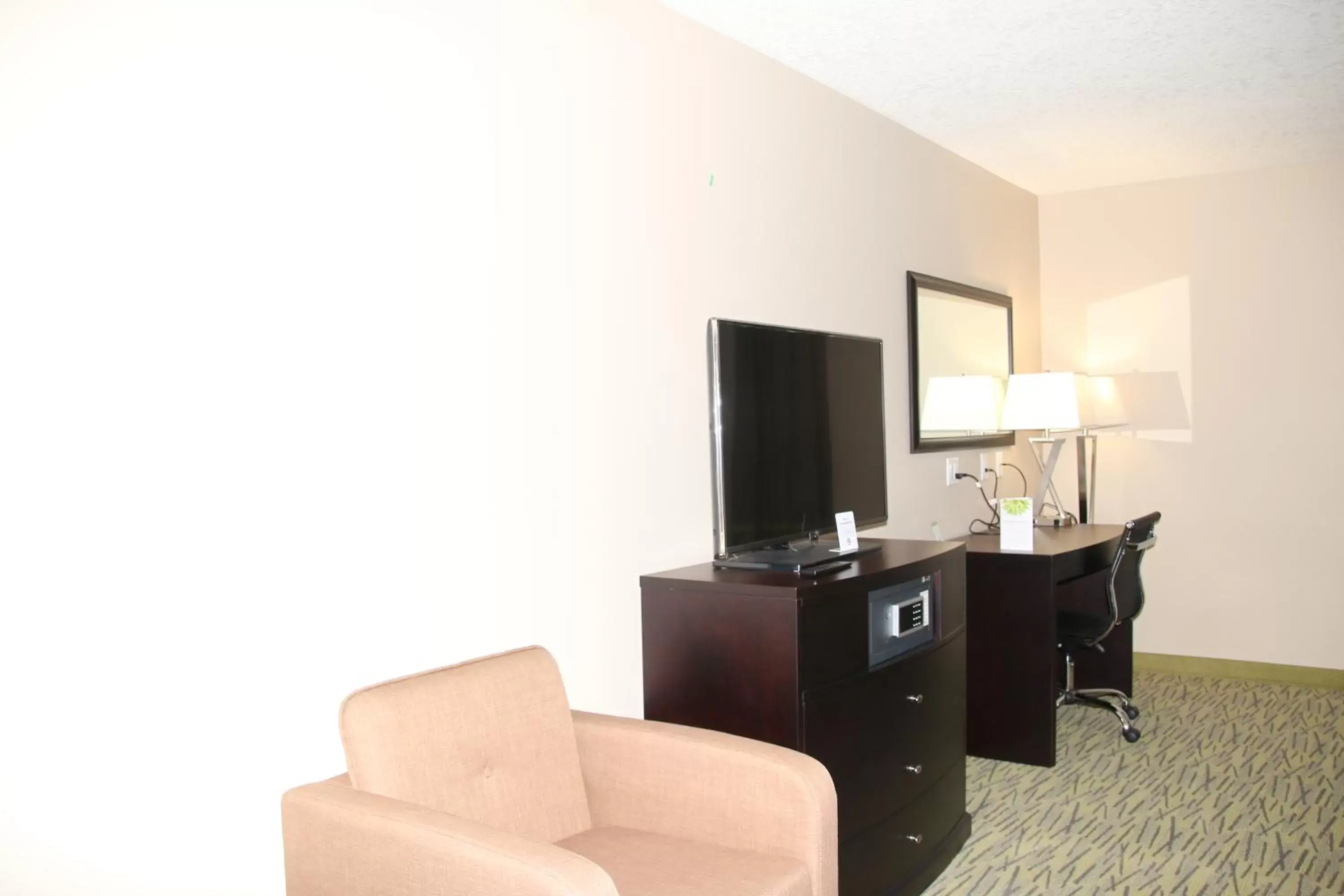 Seating area, TV/Entertainment Center in Super 8 by Wyndham Canmore