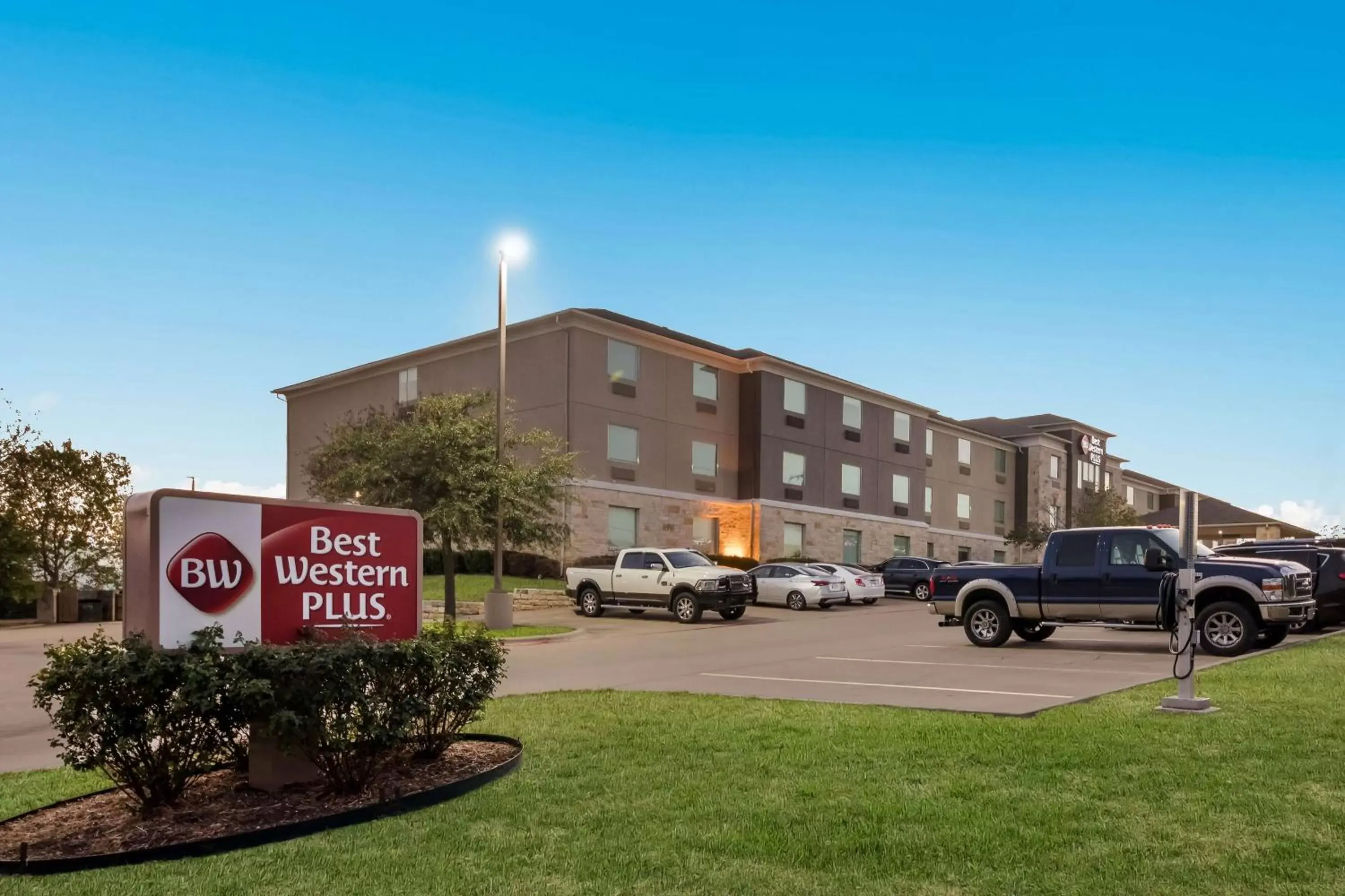 Property Building in Best Western Plus Killeen/Fort Hood Hotel & Suites