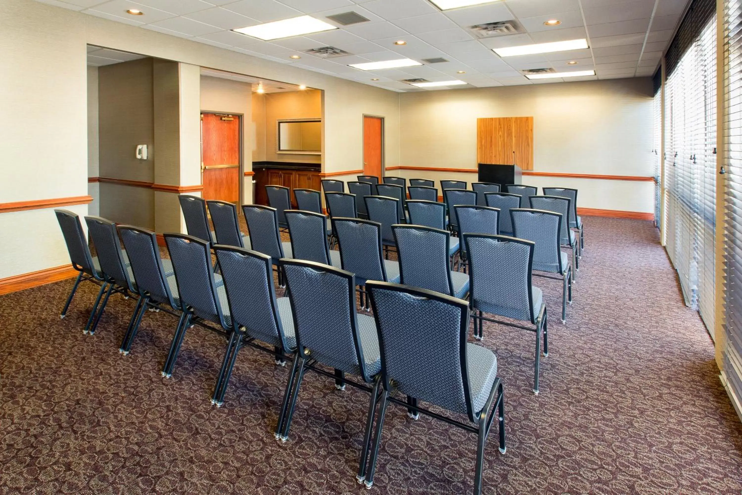 Meeting/conference room in Holiday Inn Sioux Falls-City Center, an IHG Hotel