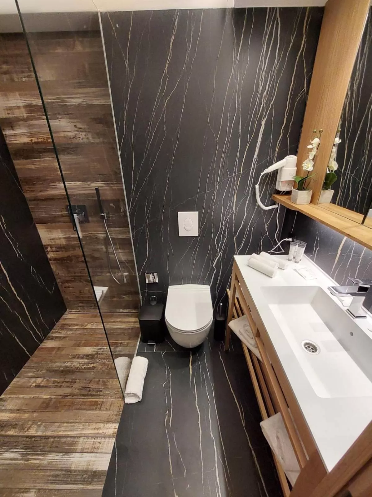 Bathroom in Lipa Hotel