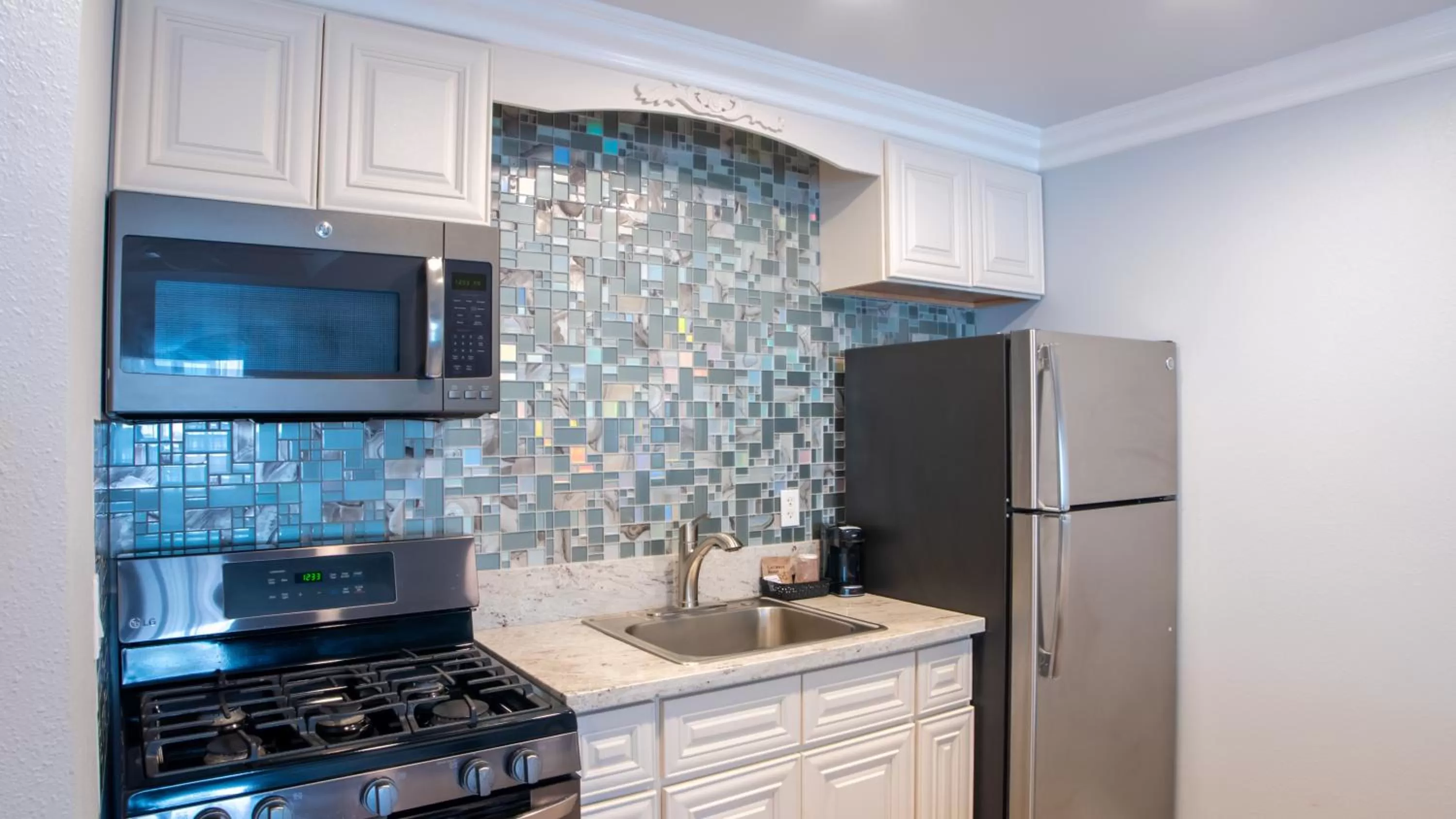 Kitchen or kitchenette in Crystal Lodge Motel