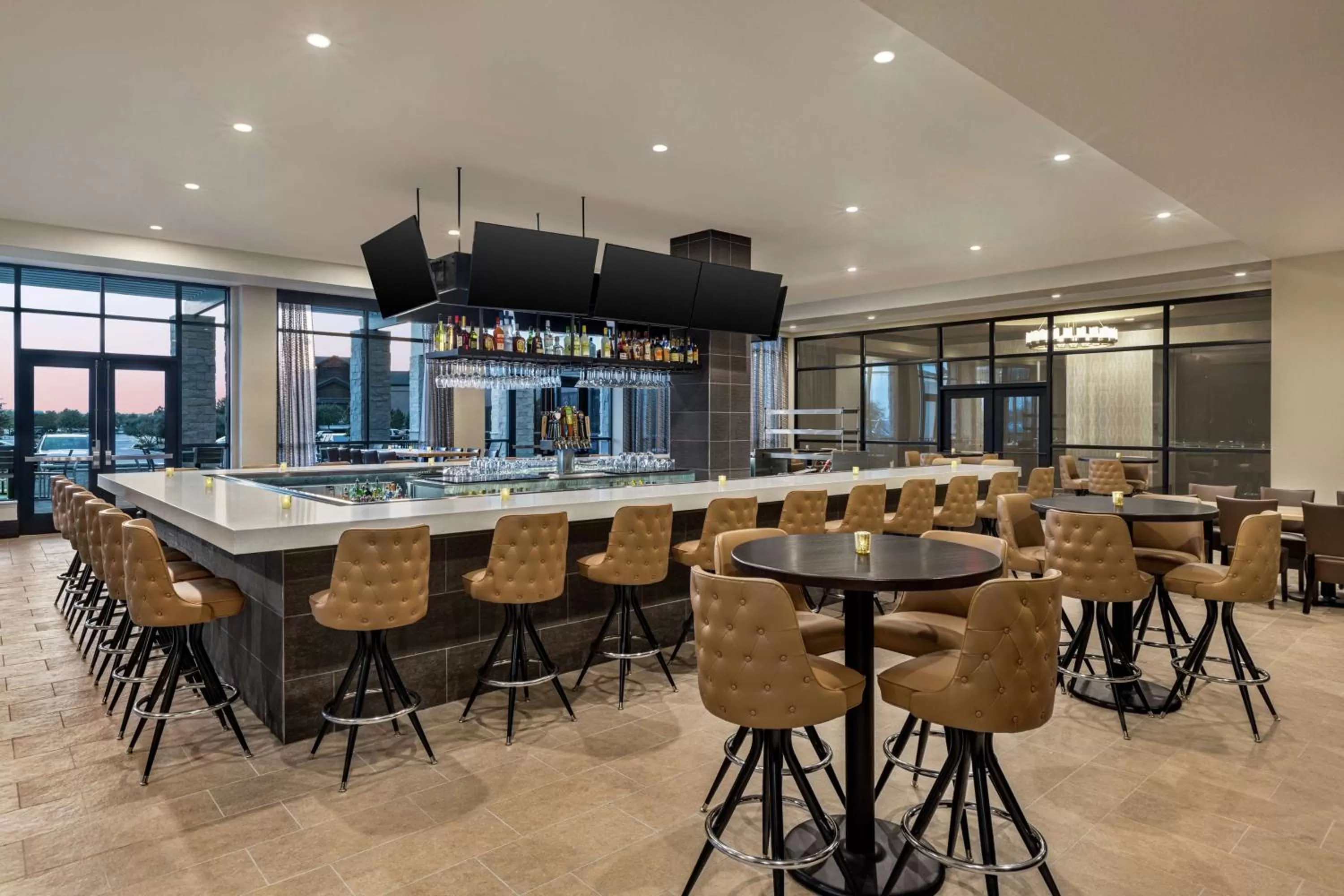 Lounge or bar in Embassy Suites by Hilton Round Rock