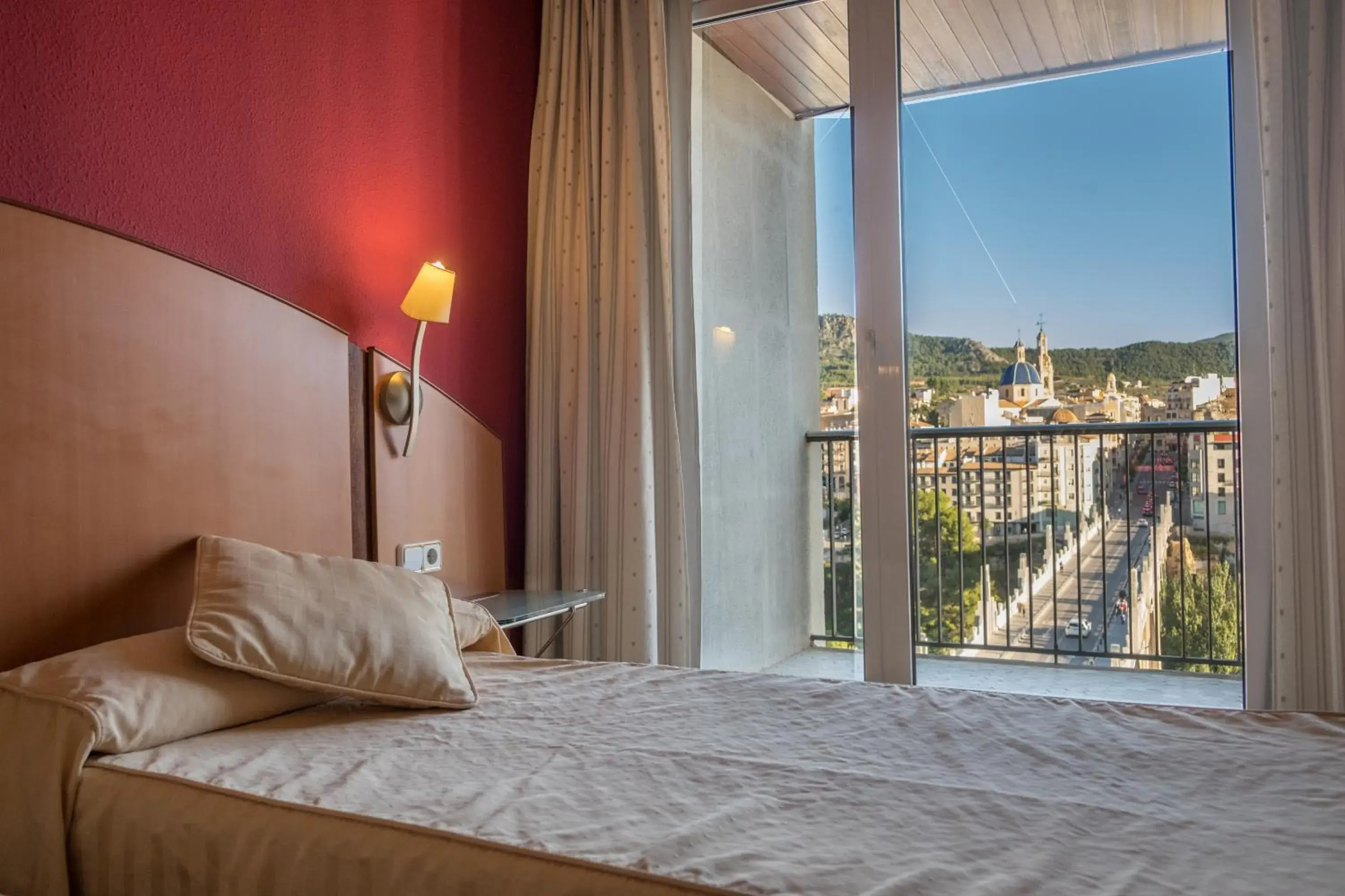 Balcony/Terrace, Bed in Hotel Reconquista