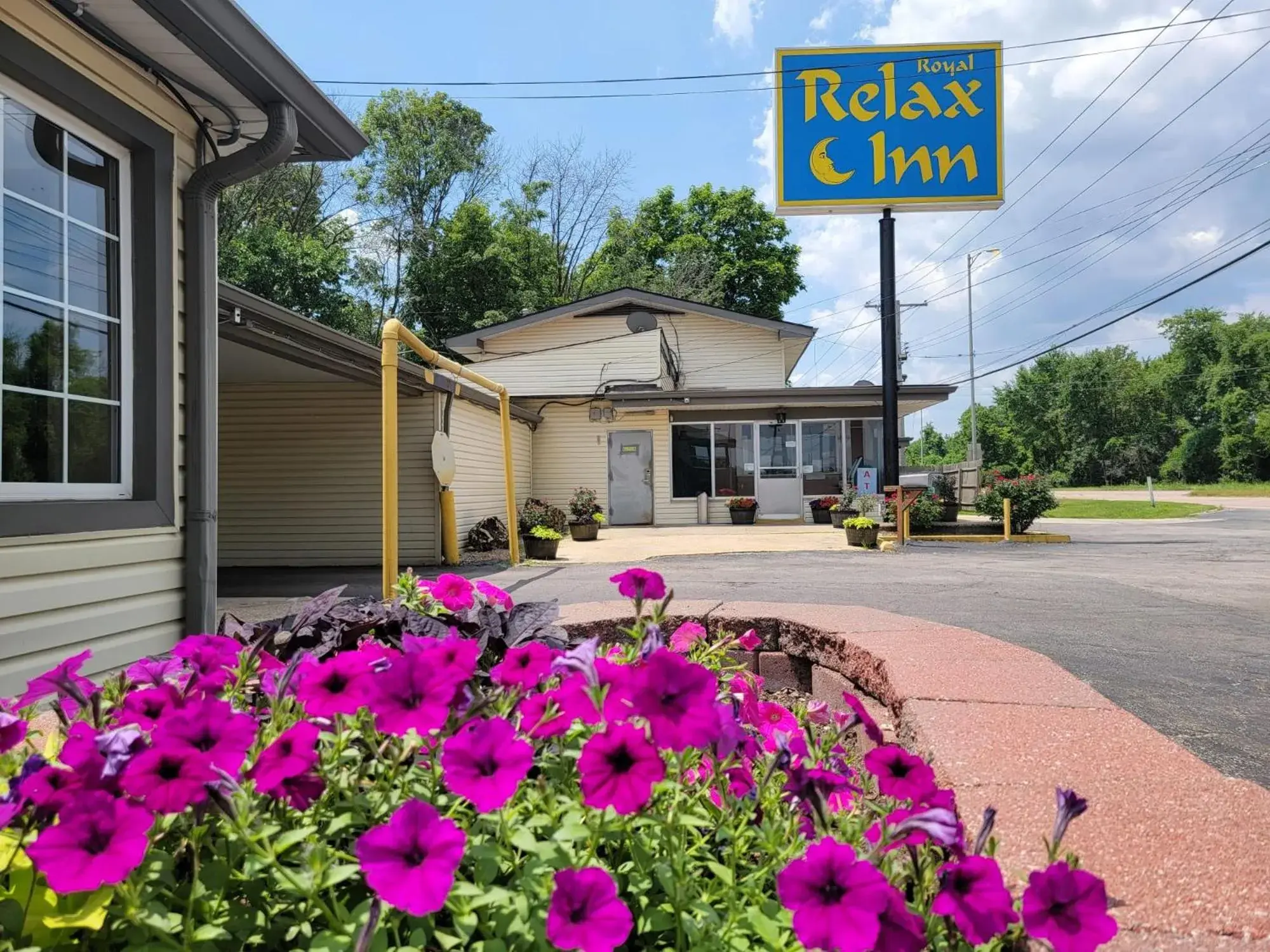 Property building in Royal Relax Inn Property building in Royal Relax Inn