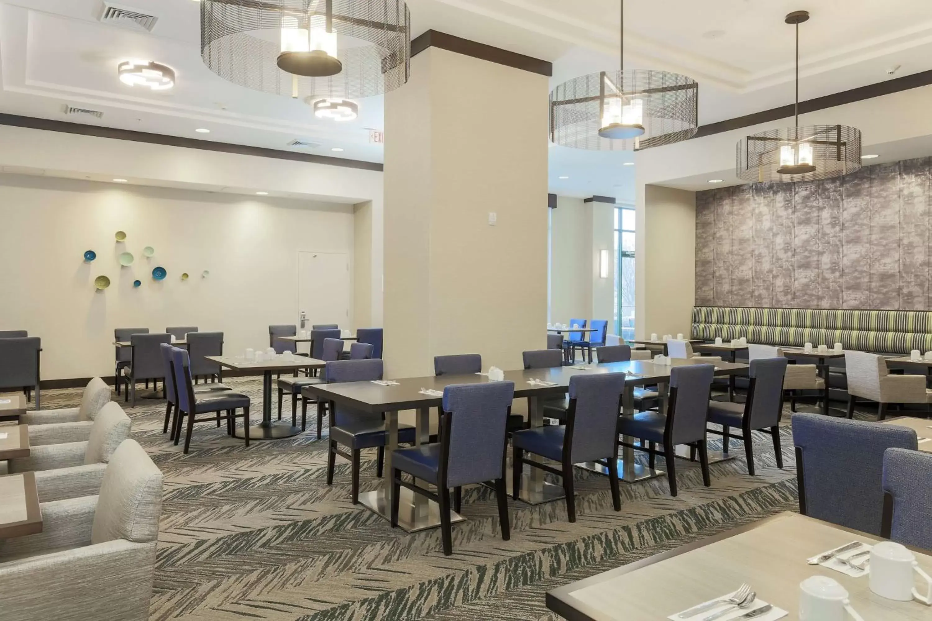 Dining area, Restaurant/Places to Eat in Hilton Garden Inn Shirlington