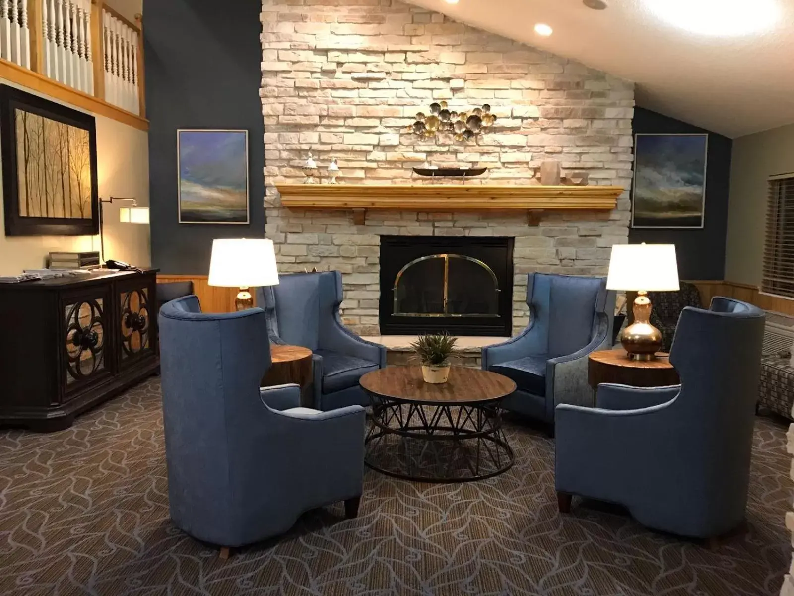 Lobby or reception, Lounge/Bar in AmericInn by Wyndham Hotel and Suites Long Lake