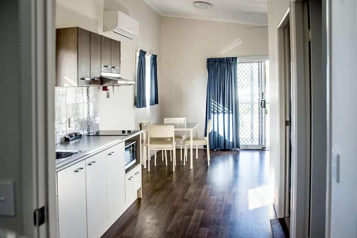 Kitchen/Kitchenette in Peace Resorts - Jervis Bay Holiday Cabins in Sussex Inlet