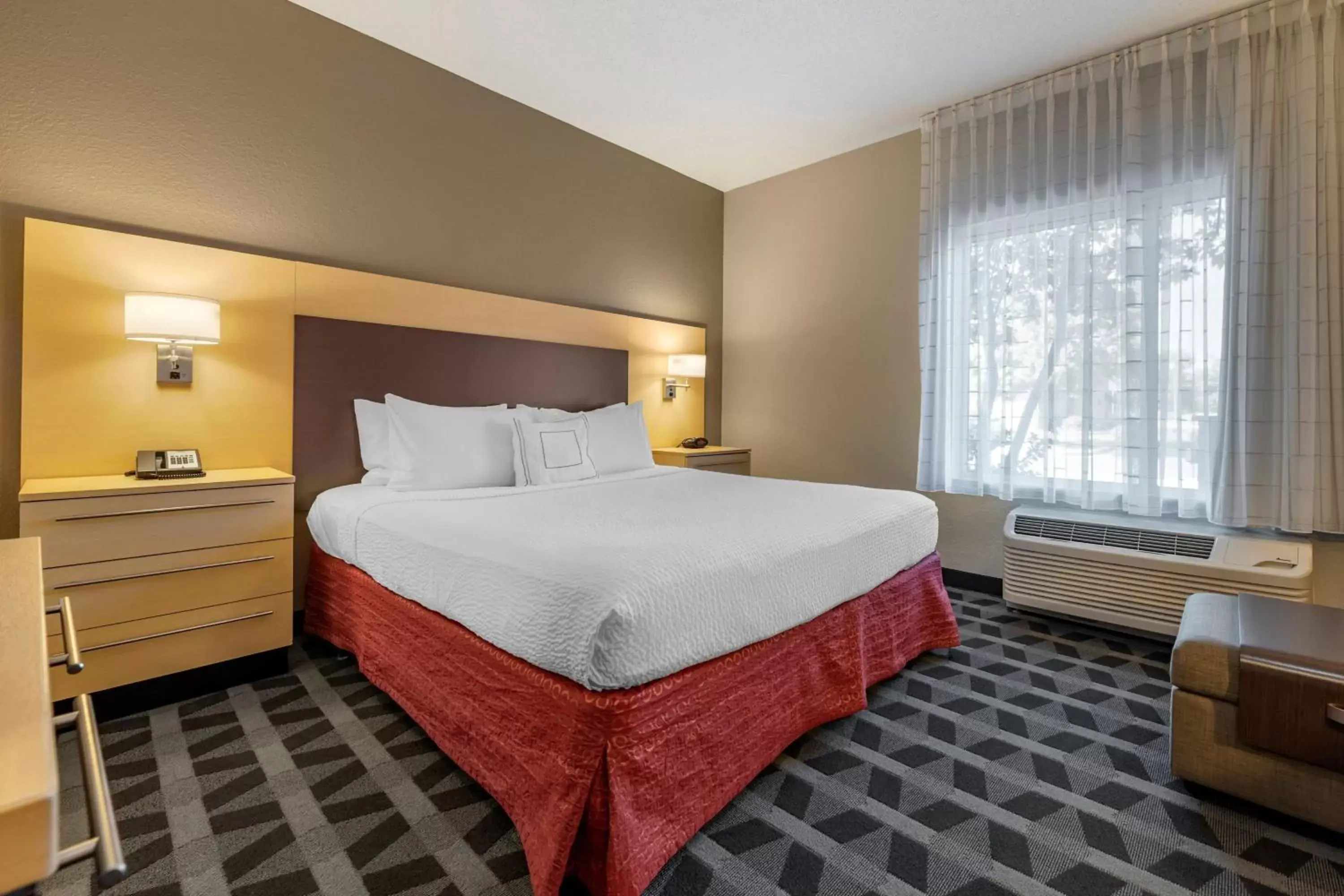 Photo of the whole room, Bed in TownePlace Suites by Marriott Vincennes