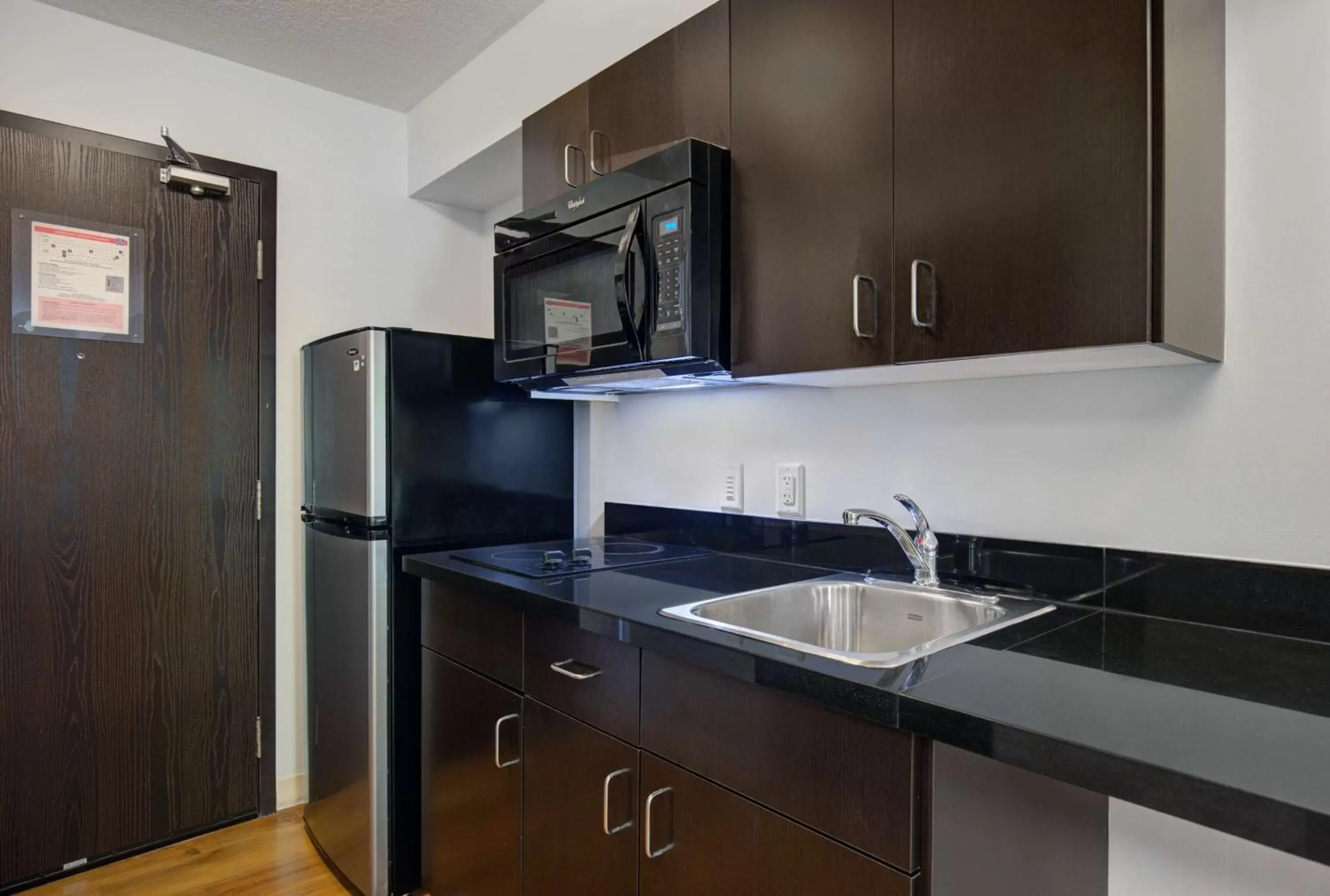 Kitchen or kitchenette, Kitchen/Kitchenette in Motel 6 Airdrie