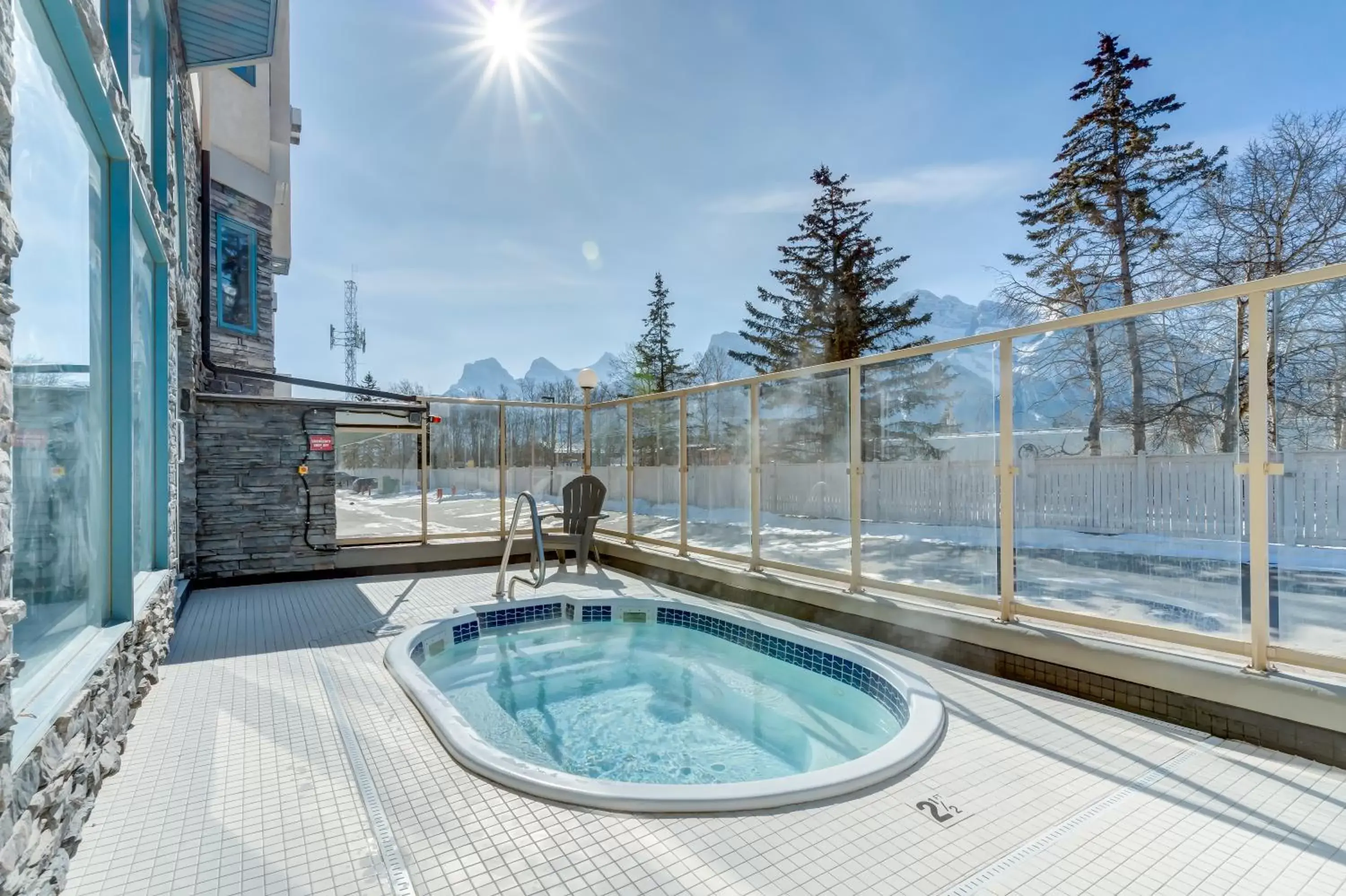Hot Tub, Swimming Pool in Chateau Canmore