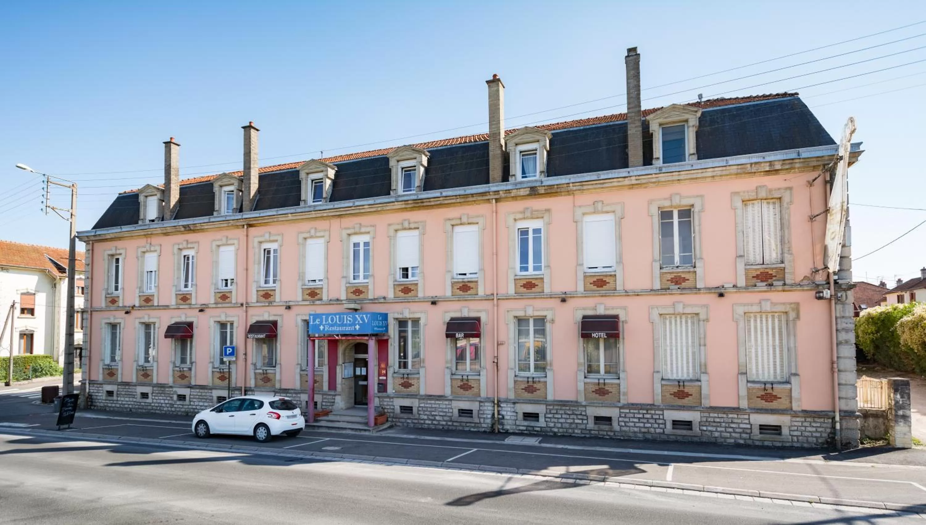 Property building in Hôtel De Champagne