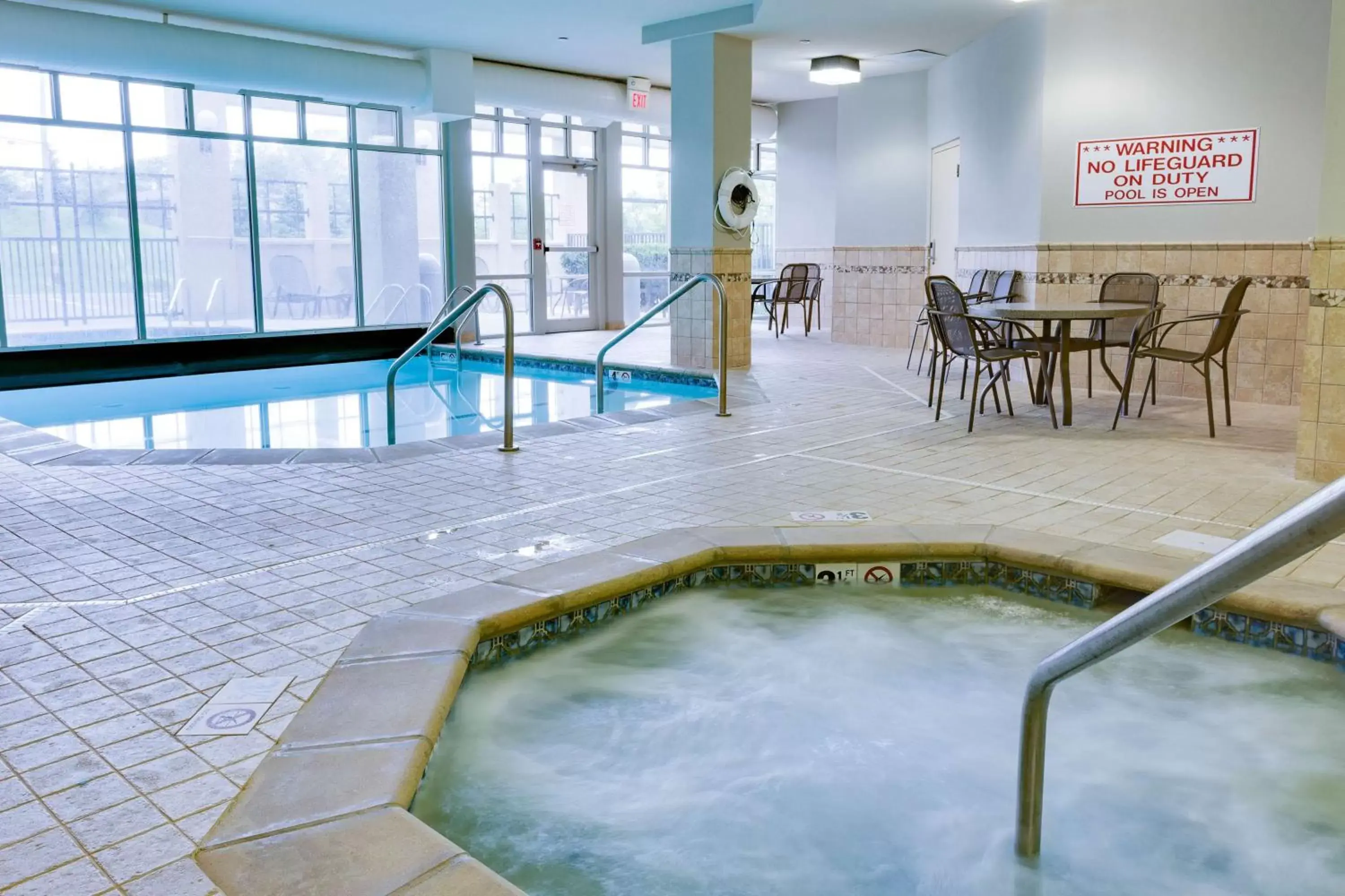 Activities, Swimming Pool in Drury Inn & Suites Middletown Franklin