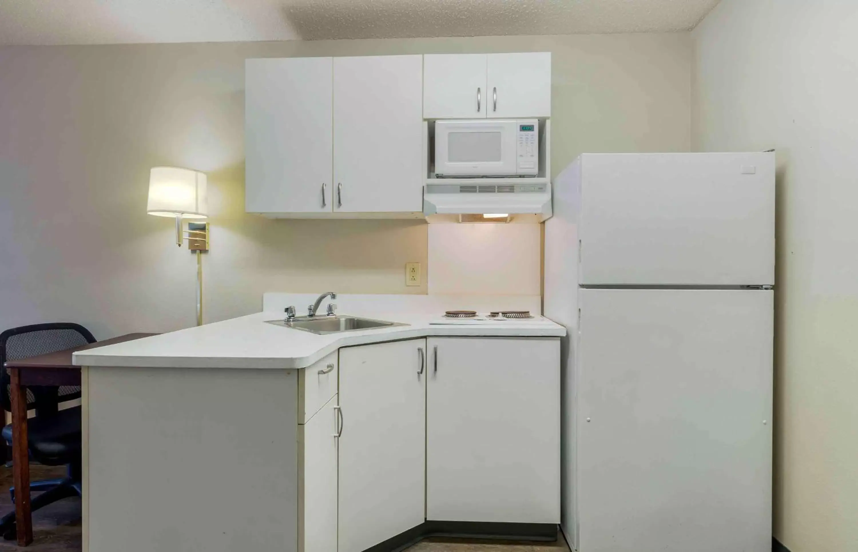 Bedroom, Kitchen/Kitchenette in Extended Stay America Suites - Lubbock - Southwest