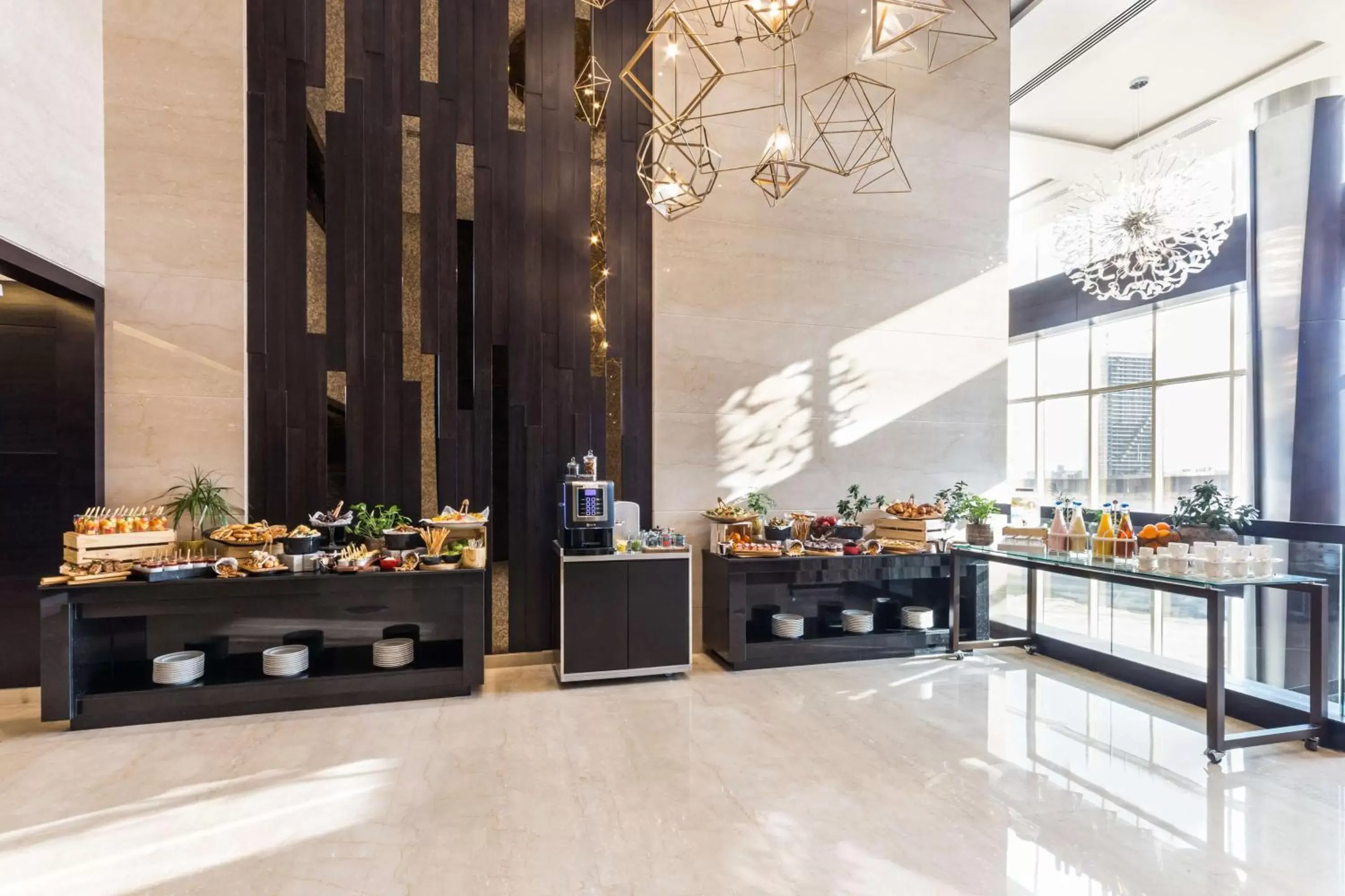 Coffee/tea facilities, Restaurant/Places to Eat in Radisson Blu Hotel, Dubai Canal View