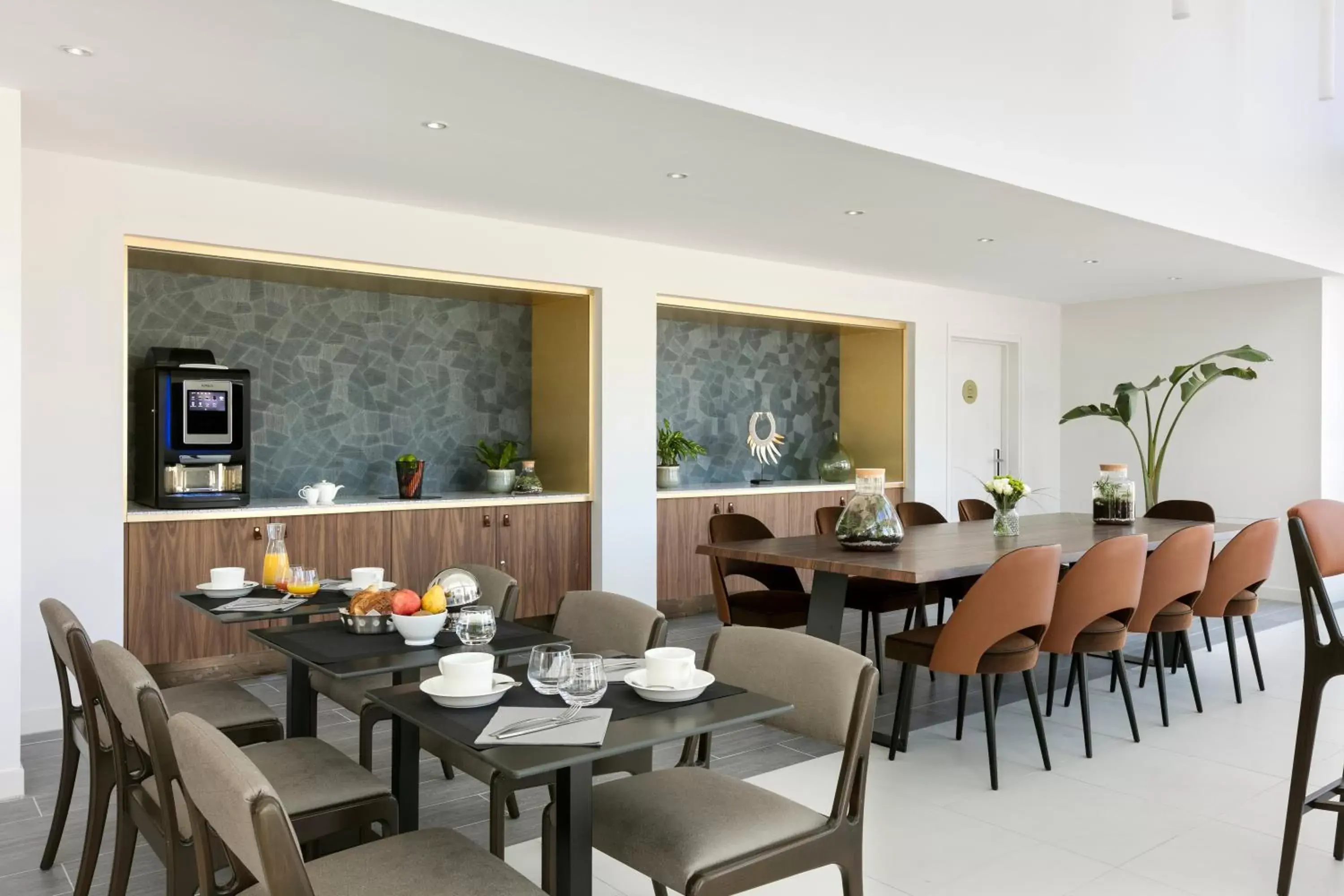 Buffet breakfast, Restaurant/Places to Eat in Citadines Confluent Nantes