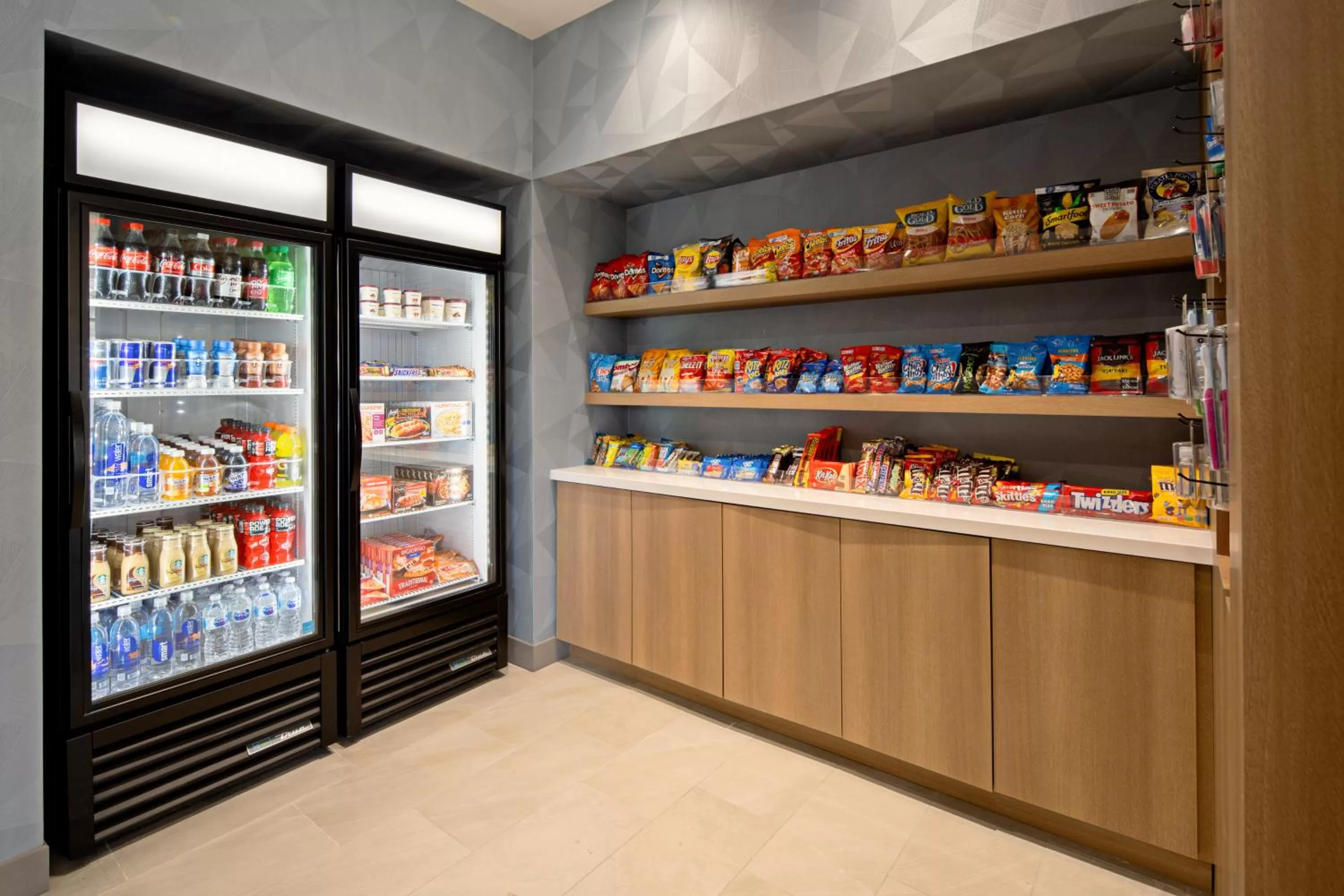 Restaurant/places to eat in Holiday Inn Express & Suites - Valencia - Santa Clarita by IHG