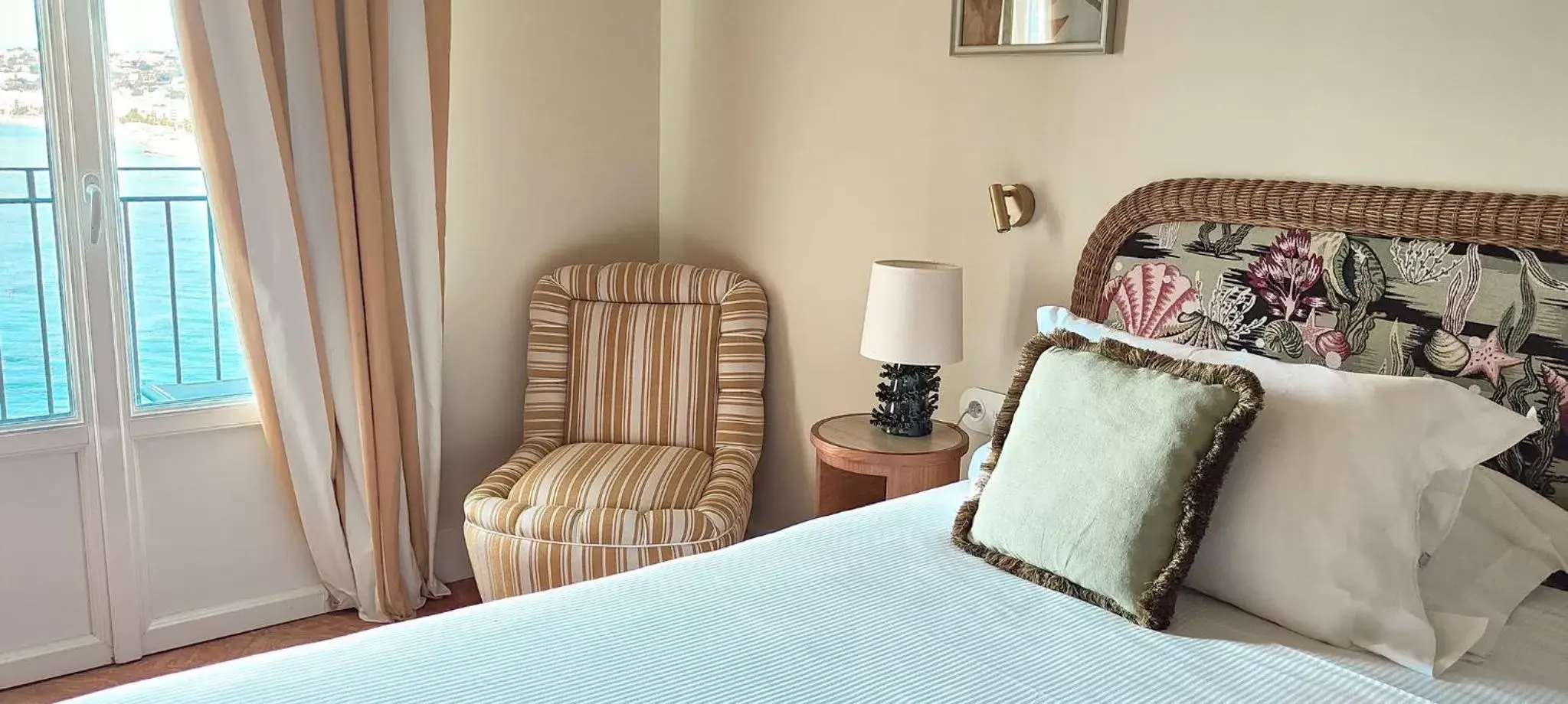 Bedroom, Bed in Hôtel La Pérouse Nice Baie des Anges Bedroom, Bed in Hôtel La Pérouse Nice Baie des Anges