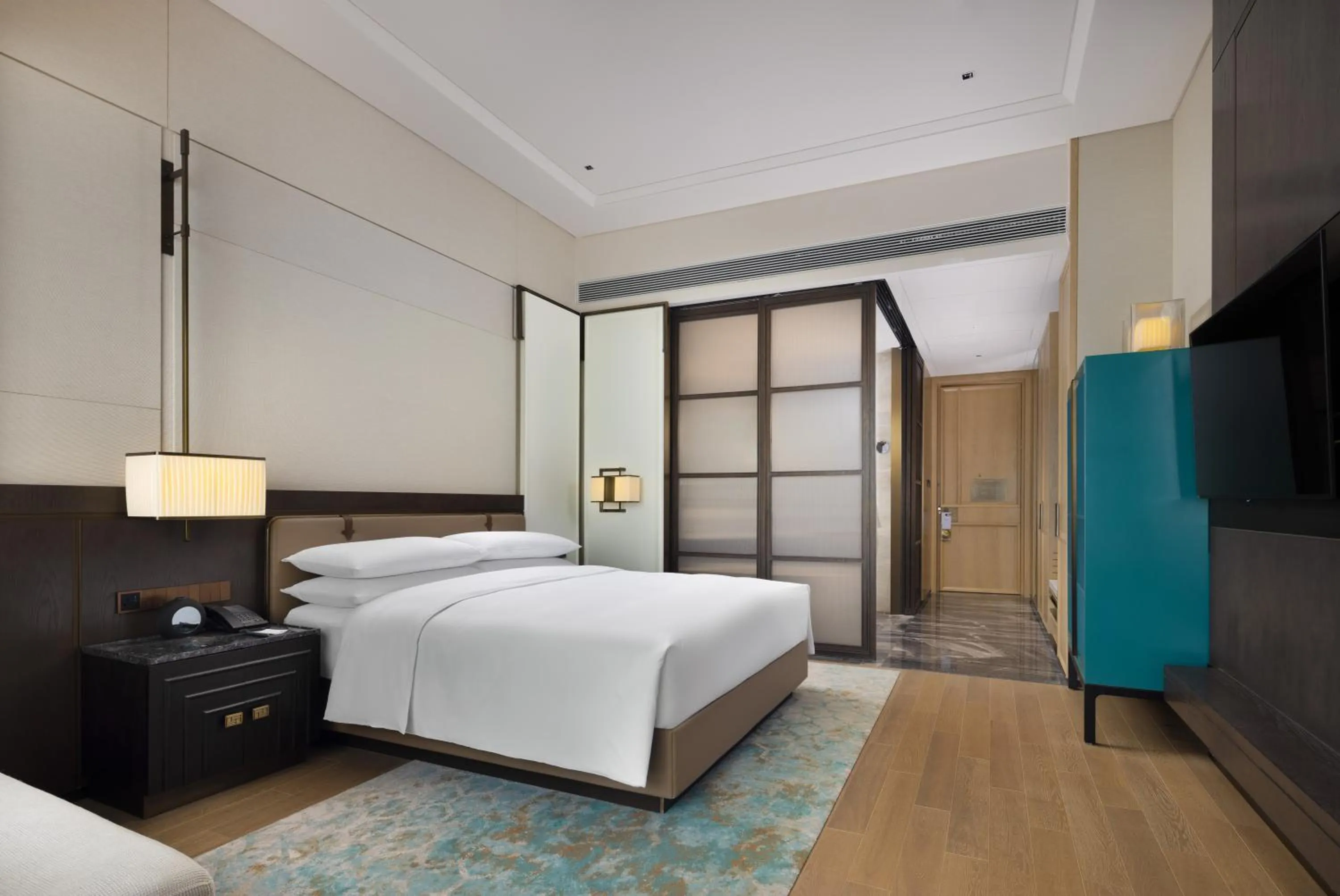 TV and multimedia, Bed in Guangzhou Marriott Hotel Baiyun