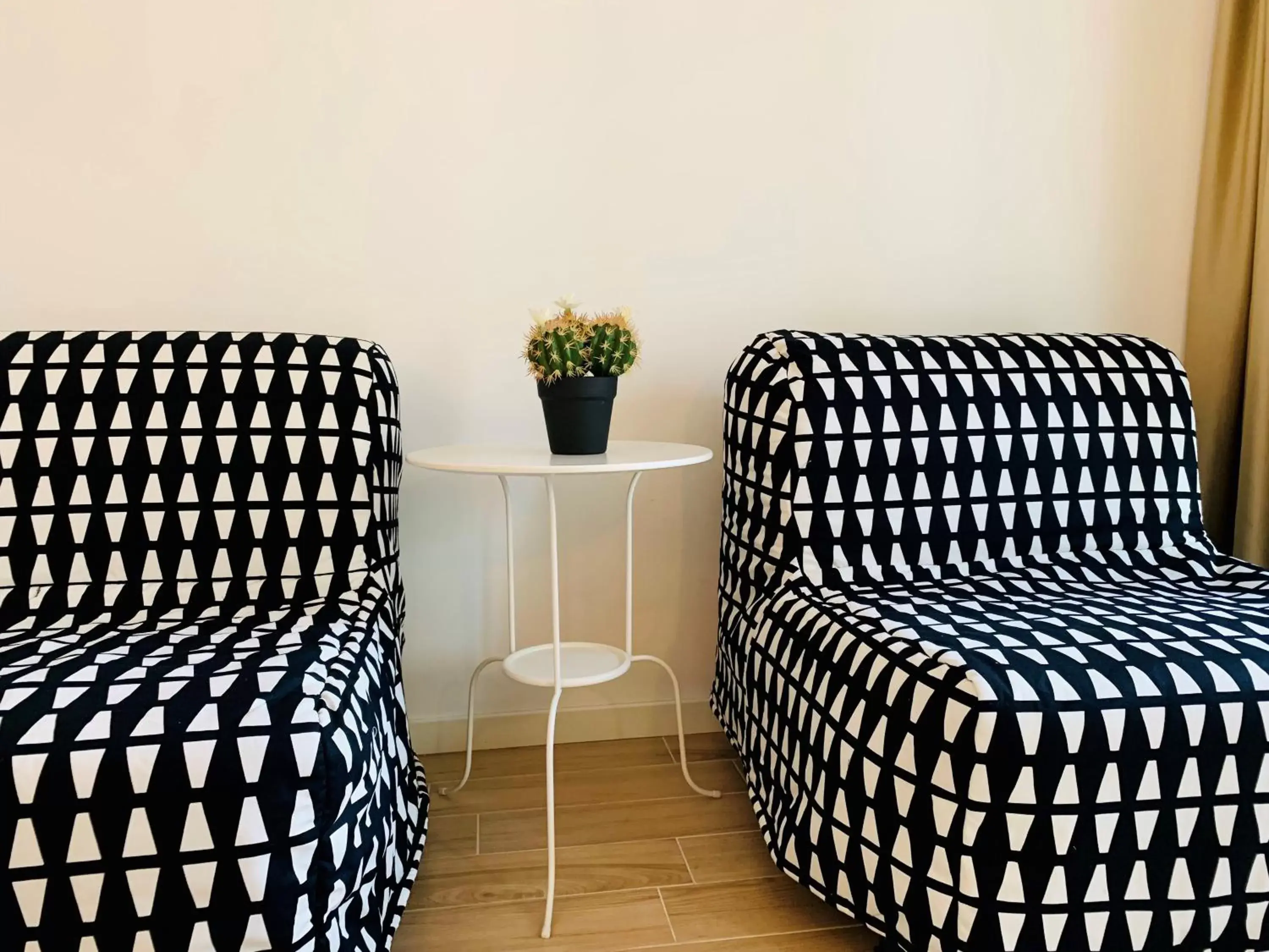 Living room, Seating Area in Front Lake Apartment Bardolino