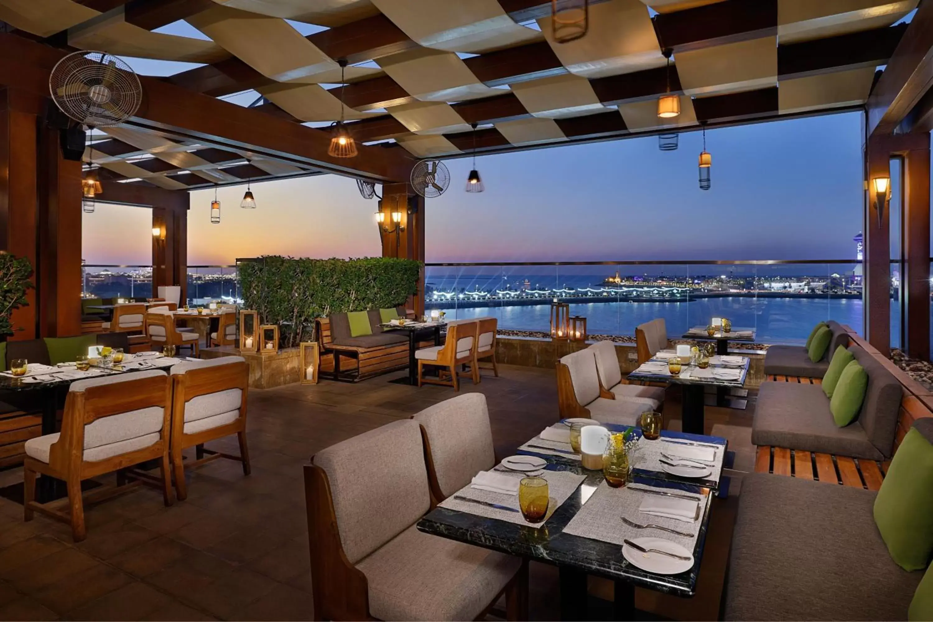 Lounge or bar, Restaurant/Places to Eat in The St. Regis Abu Dhabi