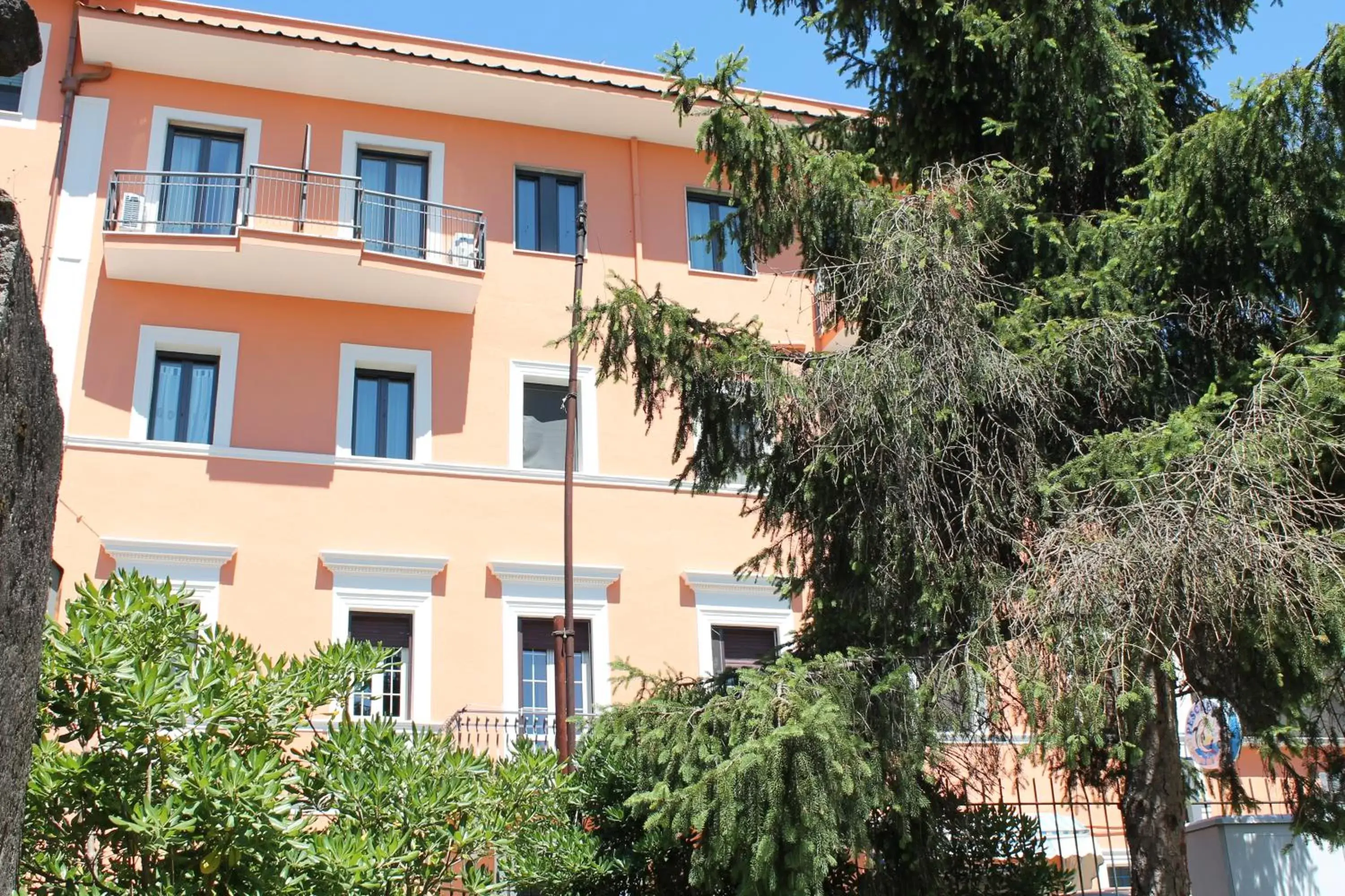 Facade/entrance, Property Building in Hotel La Villa