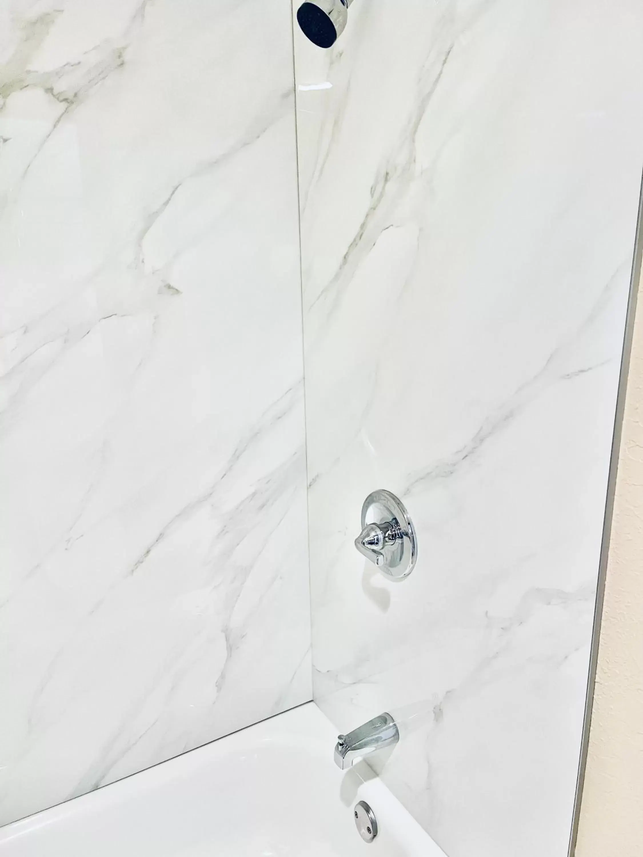 Bath in Conner Hill Motor Lodge Bath in Conner Hill Motor Lodge