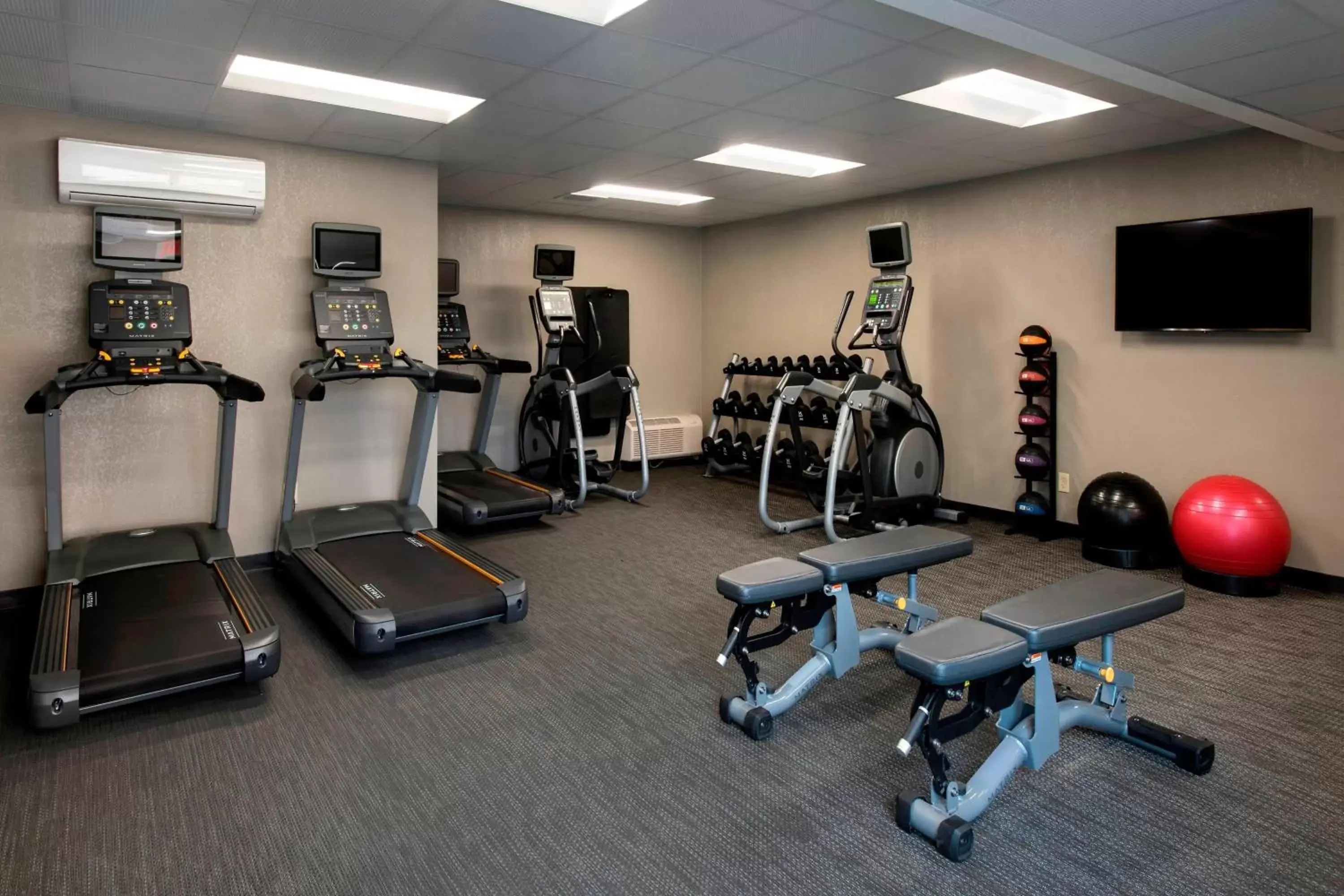 Fitness centre/facilities, Fitness Center/Facilities in Courtyard by Marriott Chicago Waukegan / Gurnee