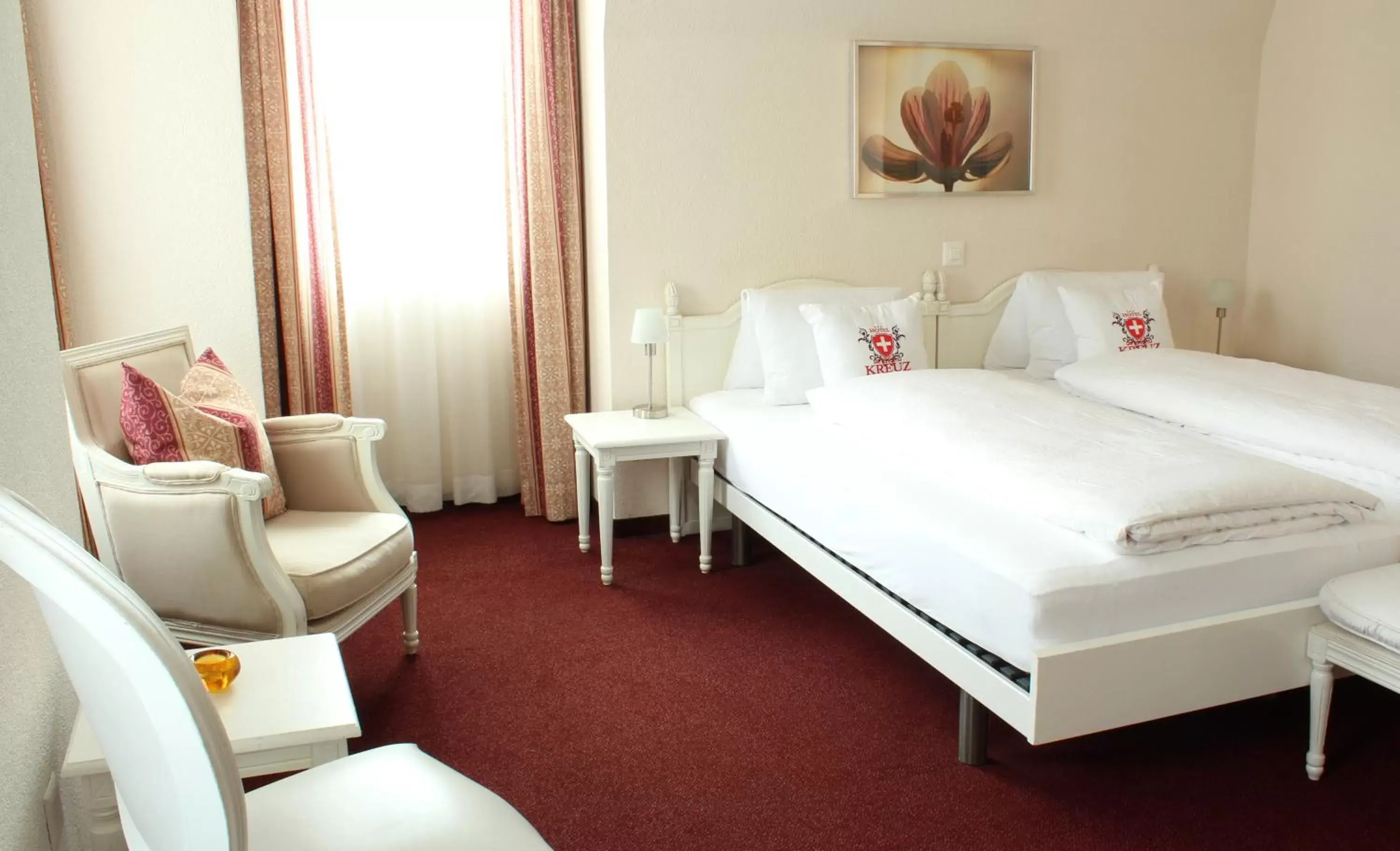 Photo of the whole room, Bed in Hotel Weisses Kreuz