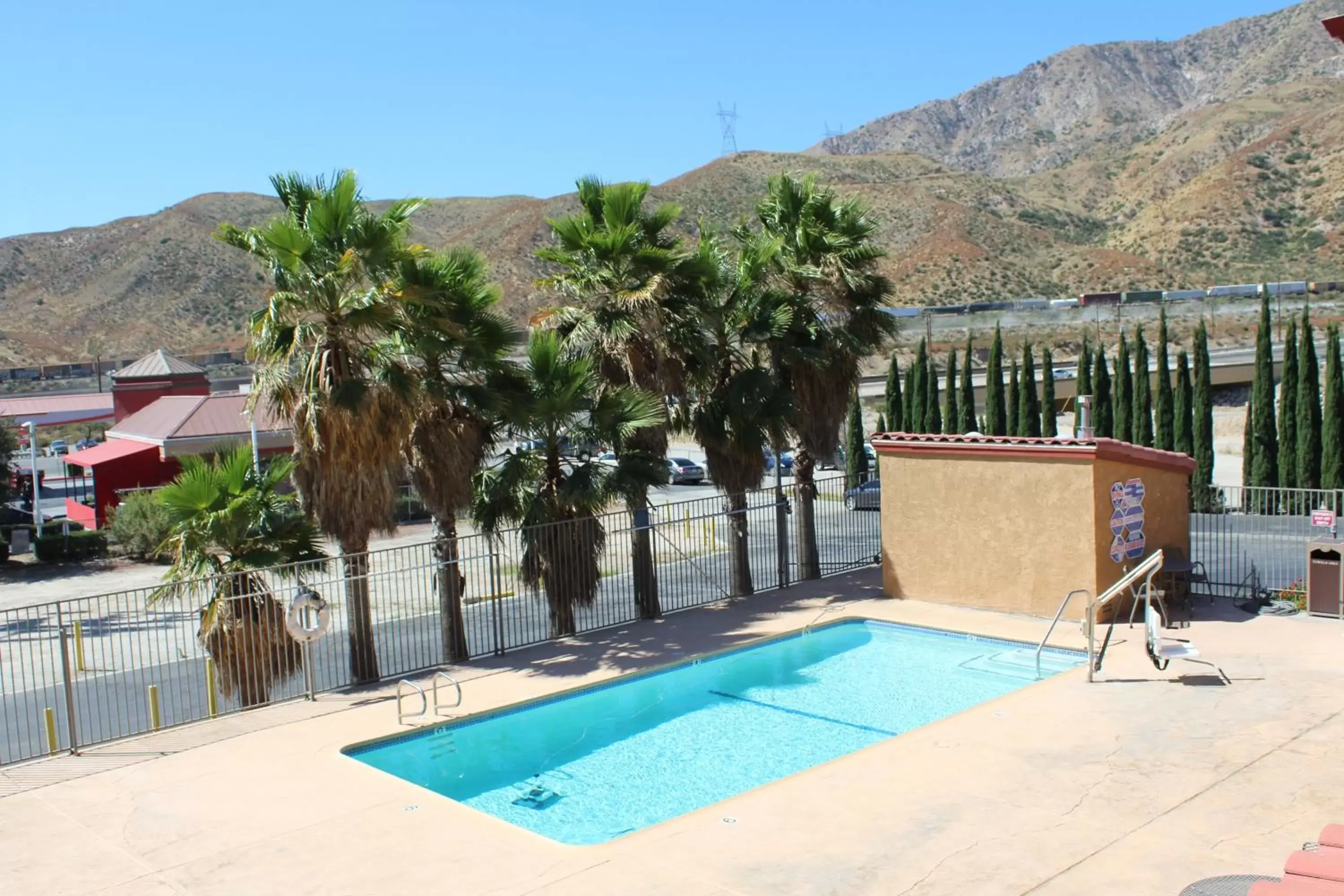 Mountain view, Swimming Pool in Cajon Pass Inn