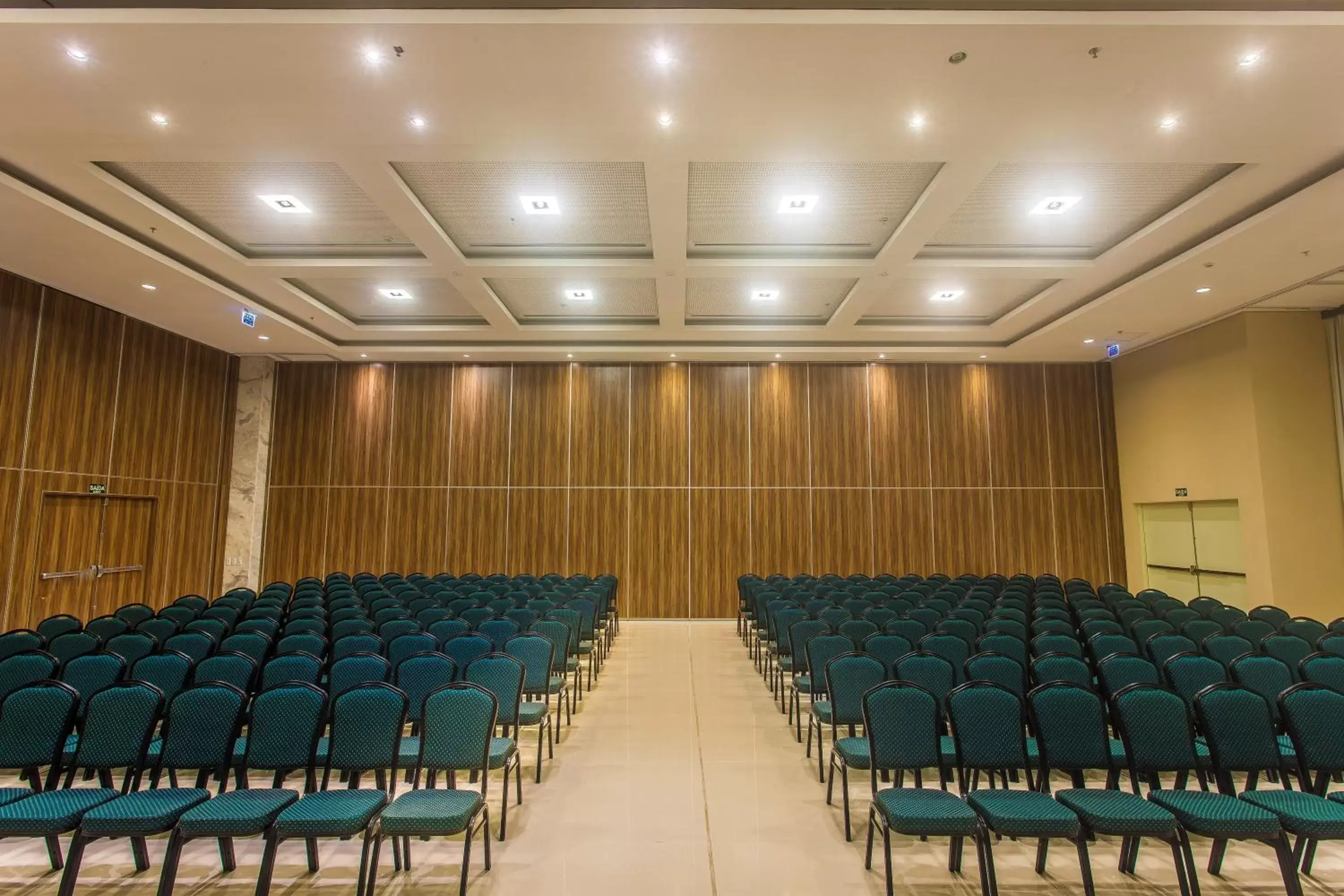 Meeting/conference room in Holiday Inn Natal, an IHG Hotel