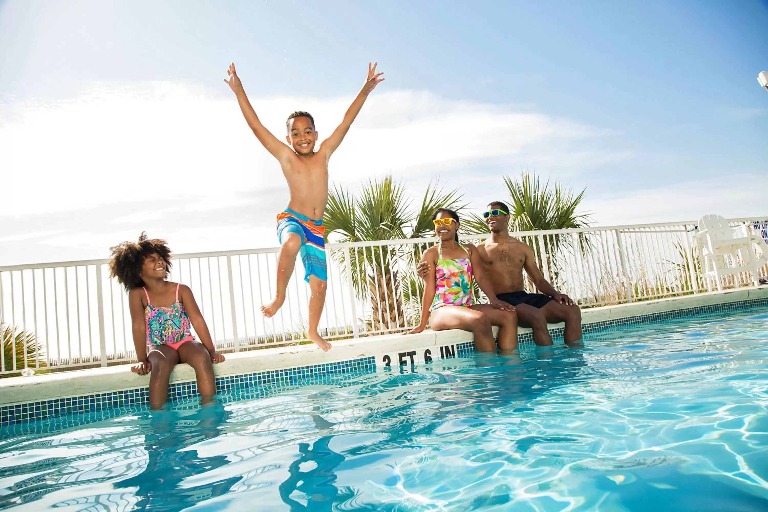 Swimming pool in Hotel Blue