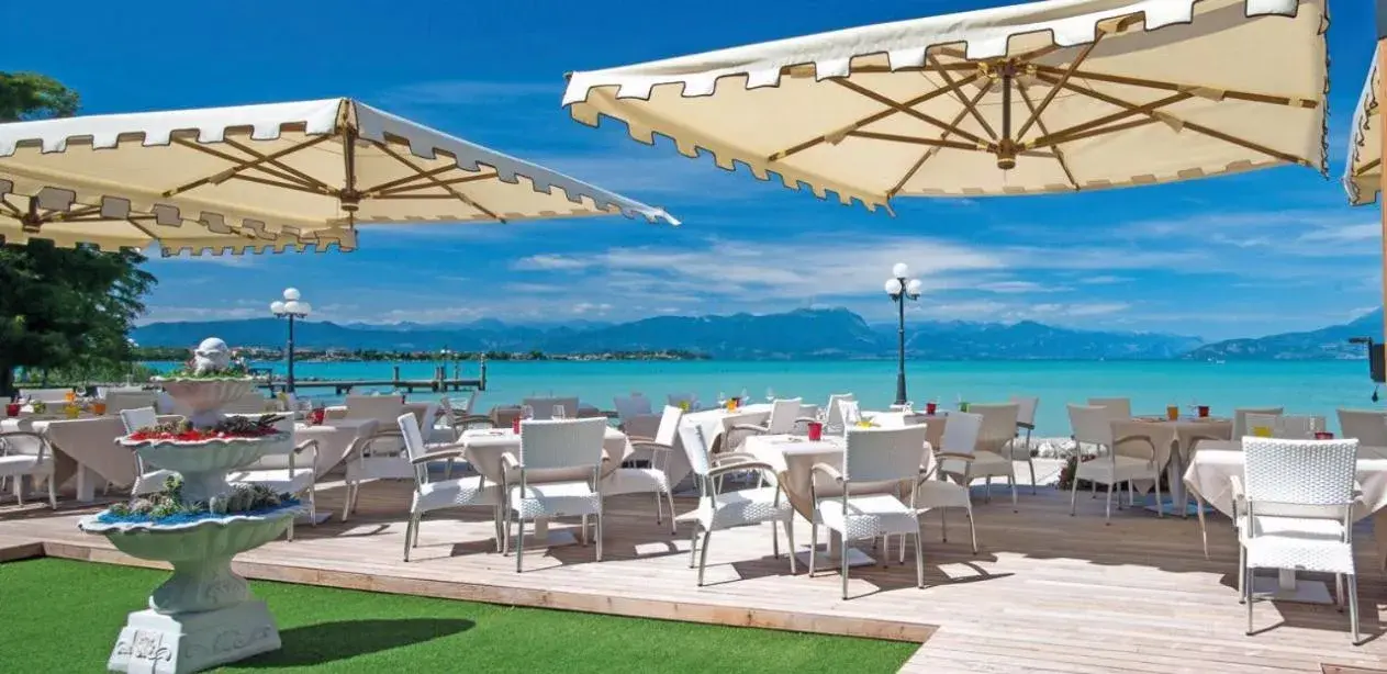 Restaurant/places to eat in Hotel Lugana Parco Al Lago