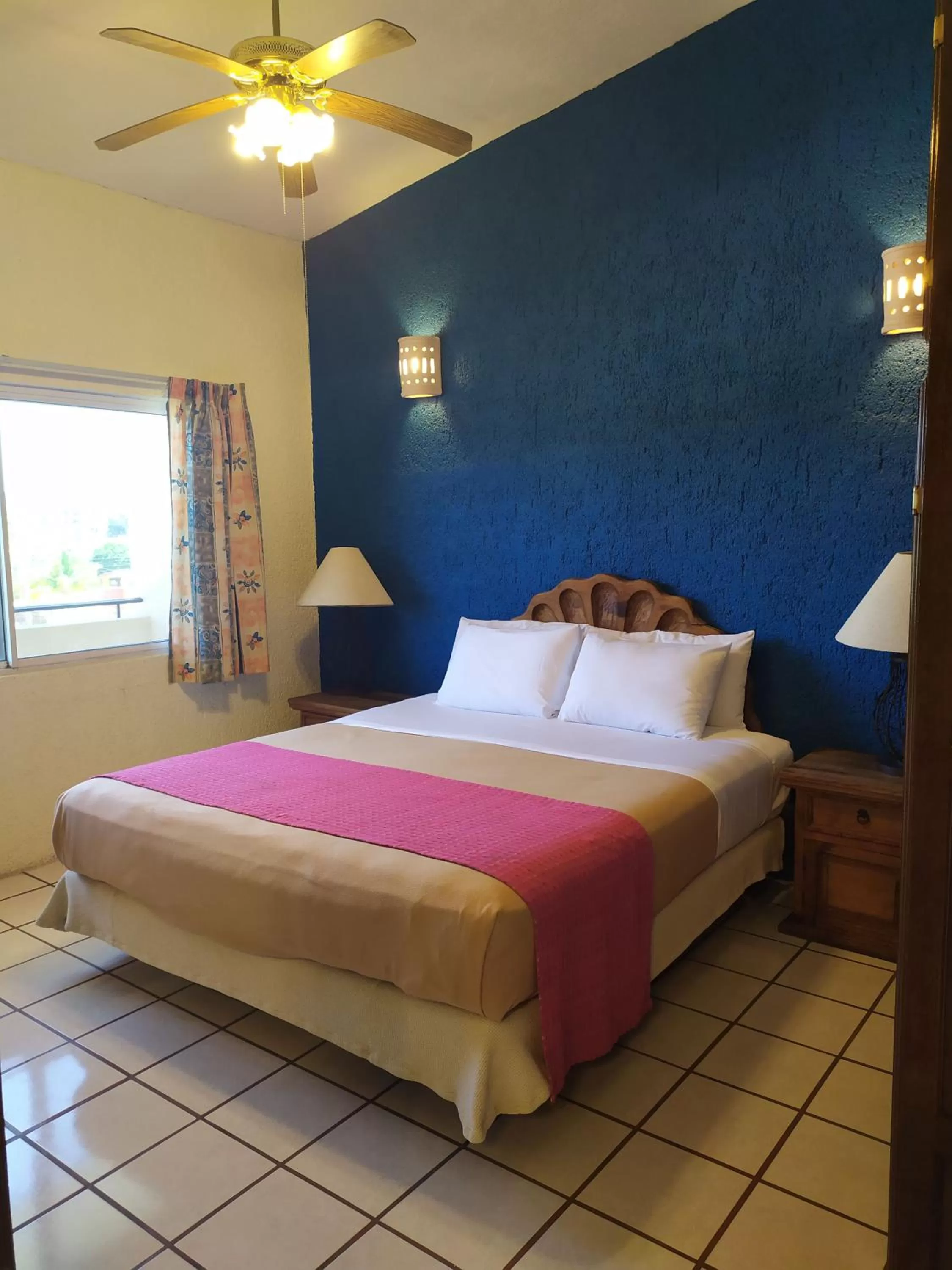 Bed in Las Gaviotas Condo-Hotel La Paz BCS
